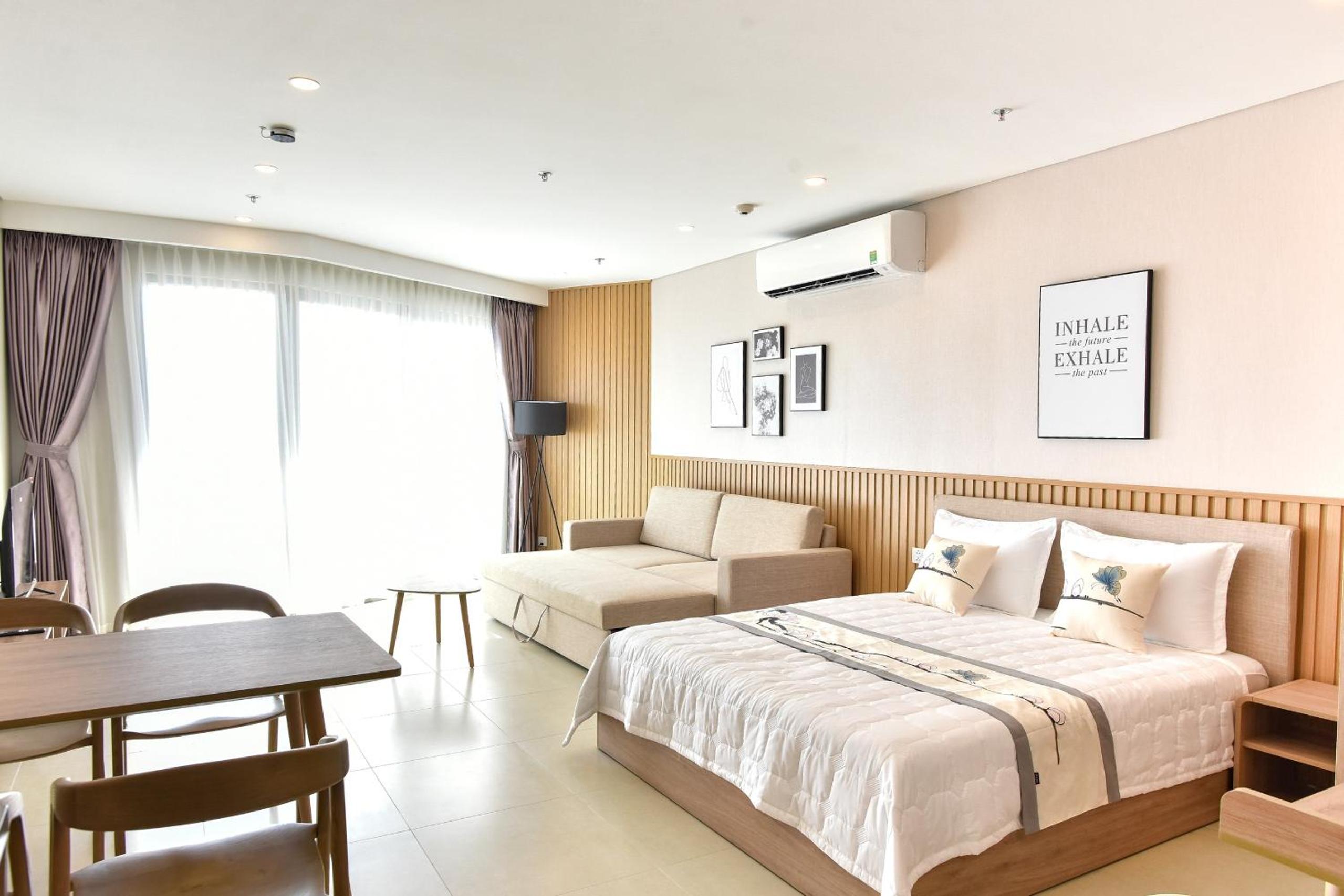 One-Bedroom Apartment - Photo 1