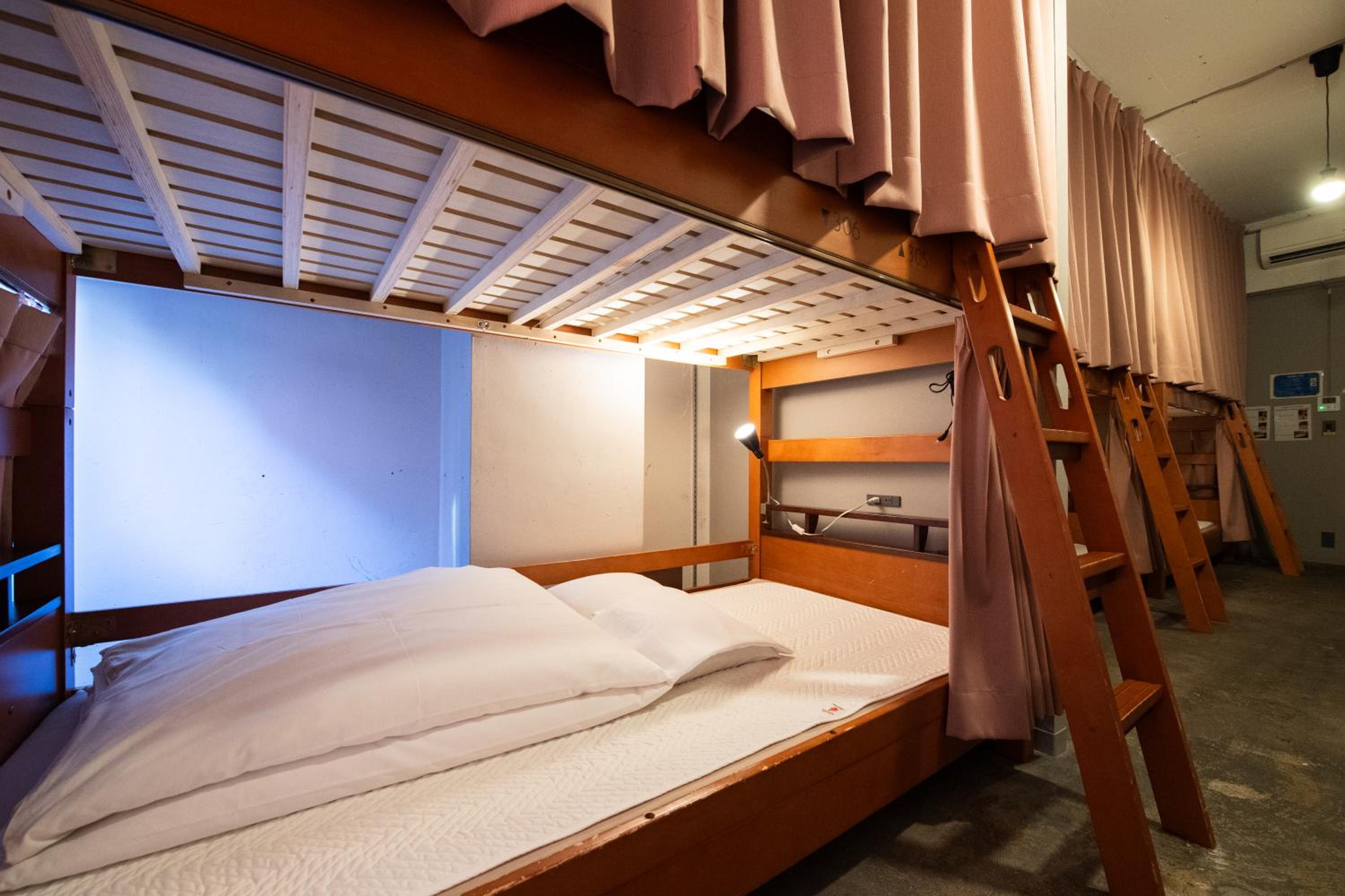 Bed in 6-Bed Female Dormitory Room photo 3