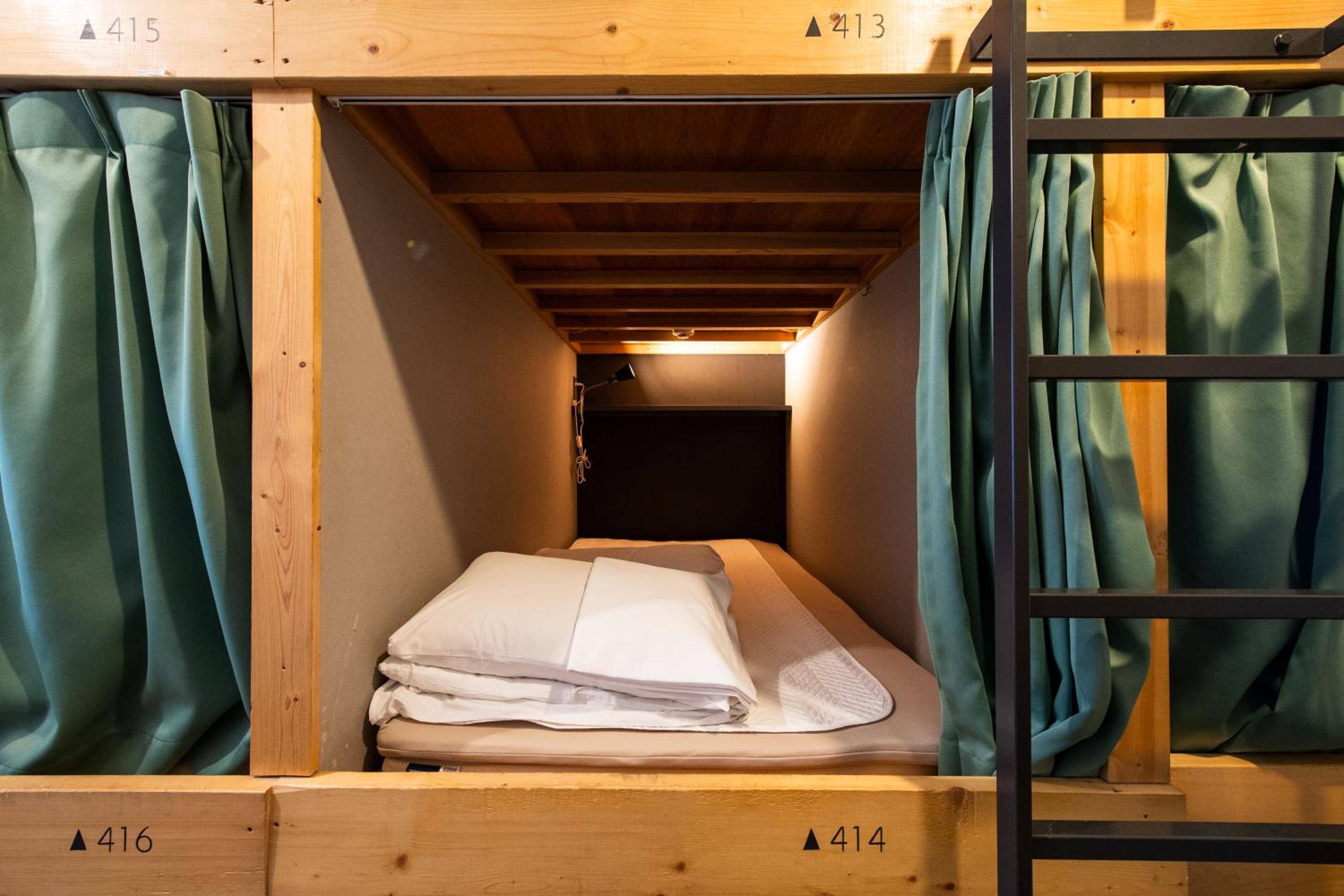 Bed in 10-Bed Male Dormitory Room photo 1