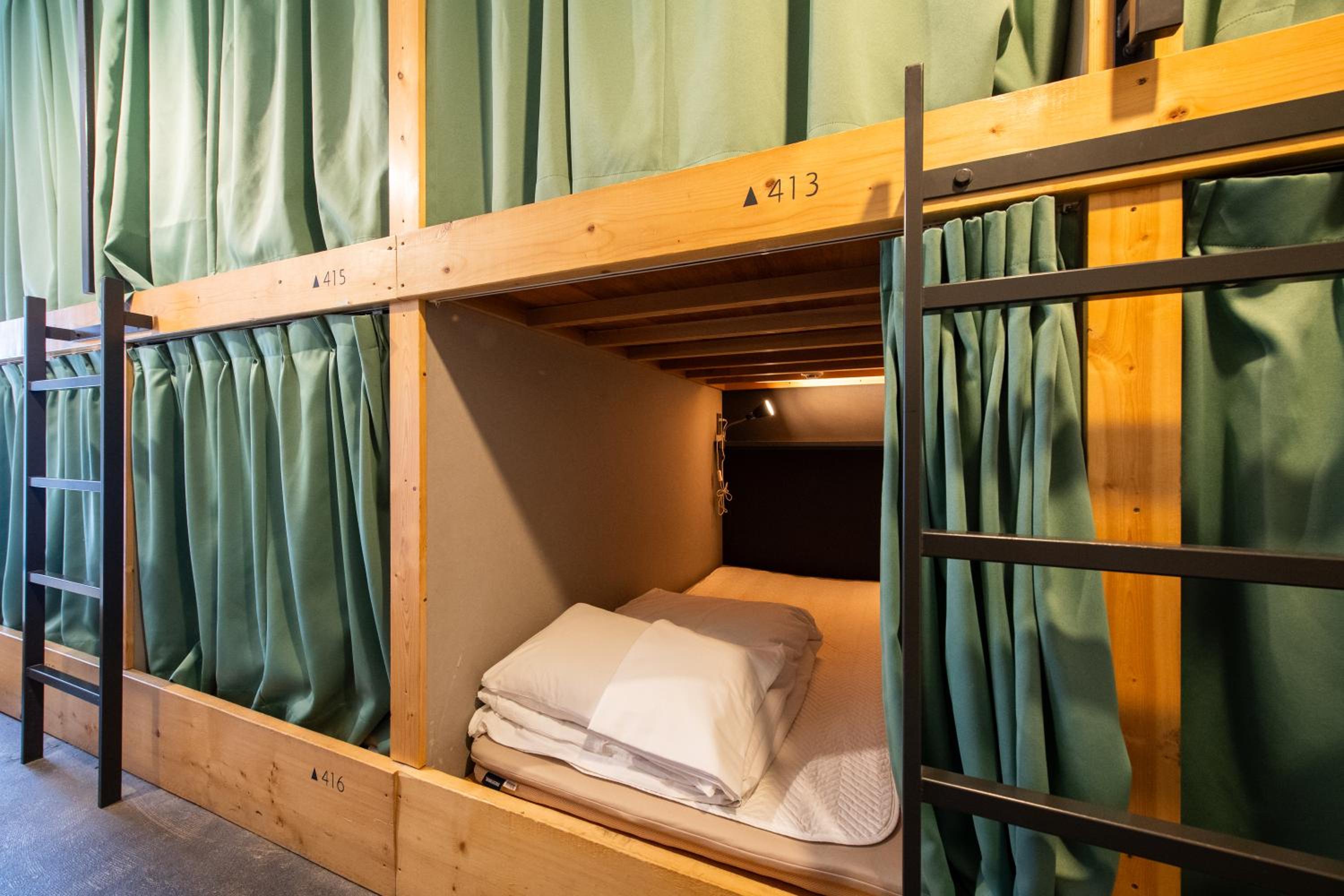 Bed in 10-Bed Male Dormitory Room photo 3