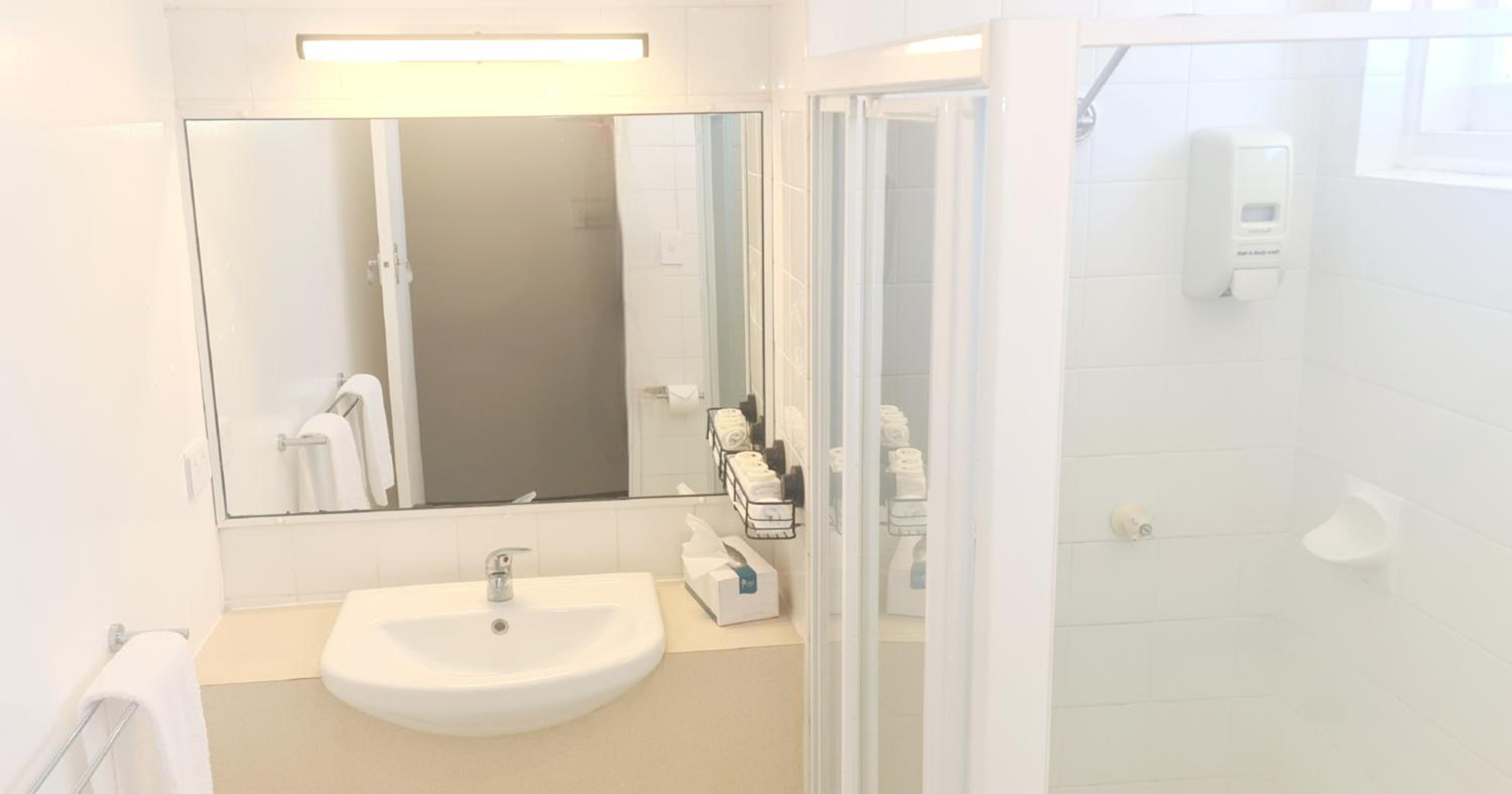 Twin Room with Balcony - Photo 9