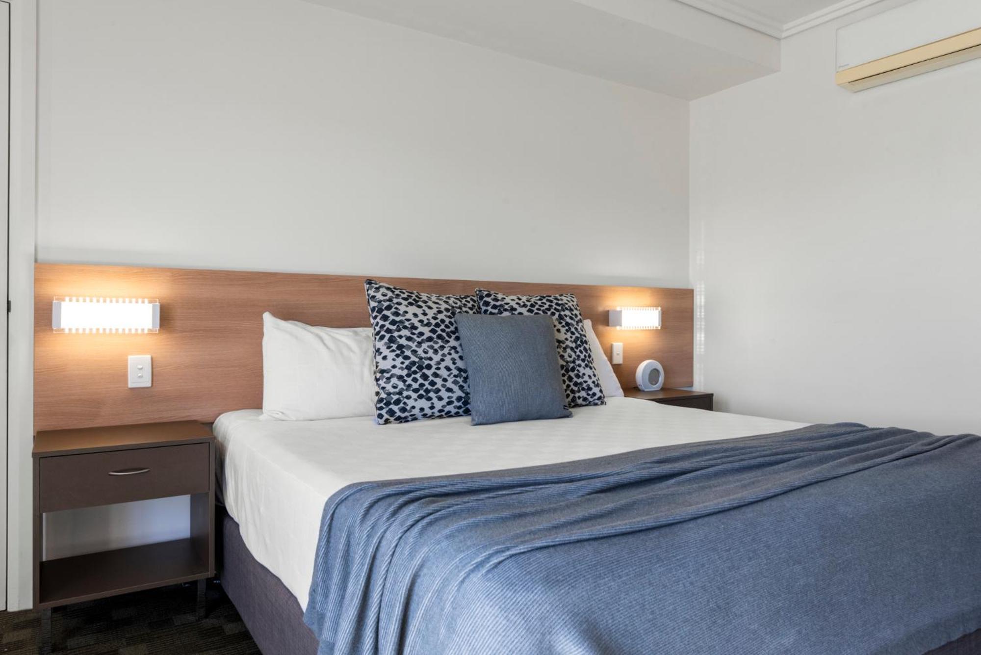Executive King Room with Spa Bath - Photo 4