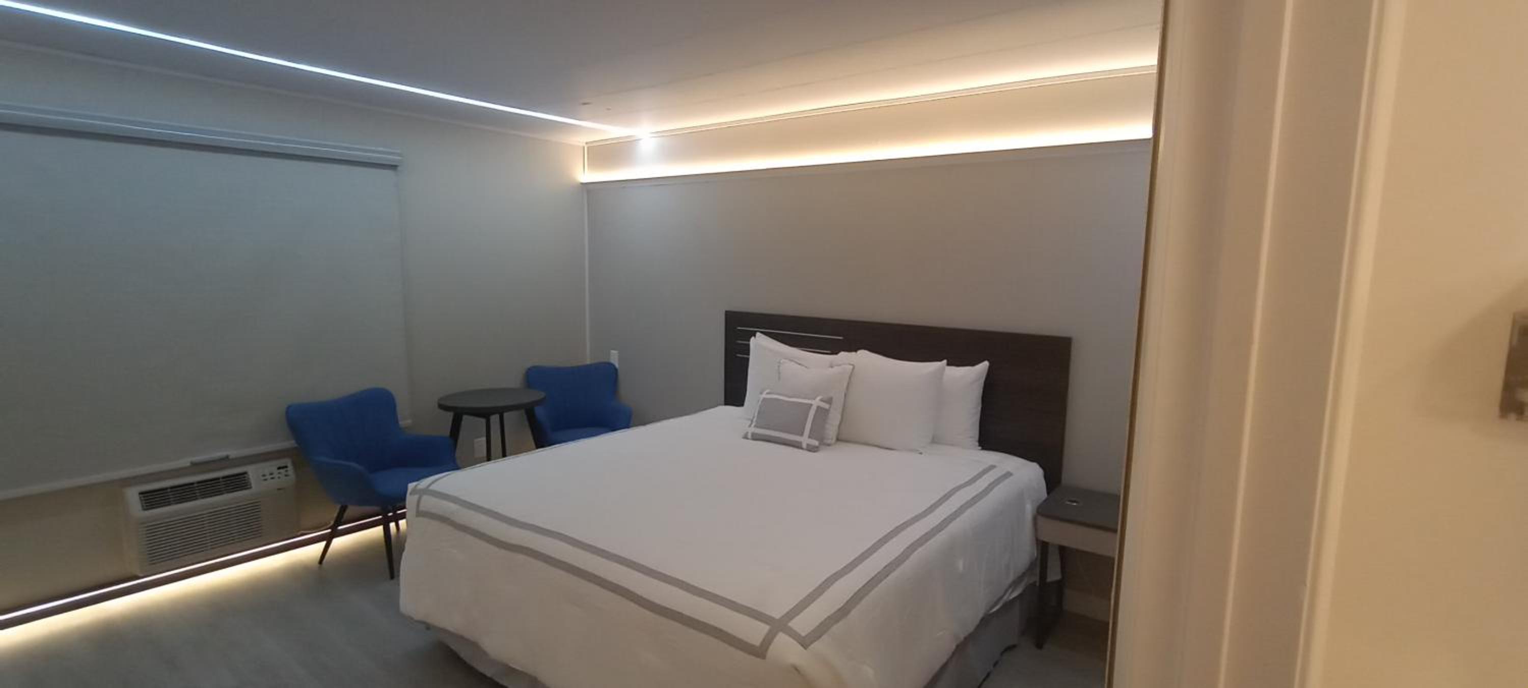 Deluxe King Room - Photo 1