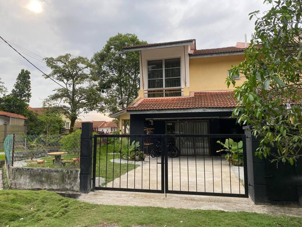 Three-Bedroom House photo 1