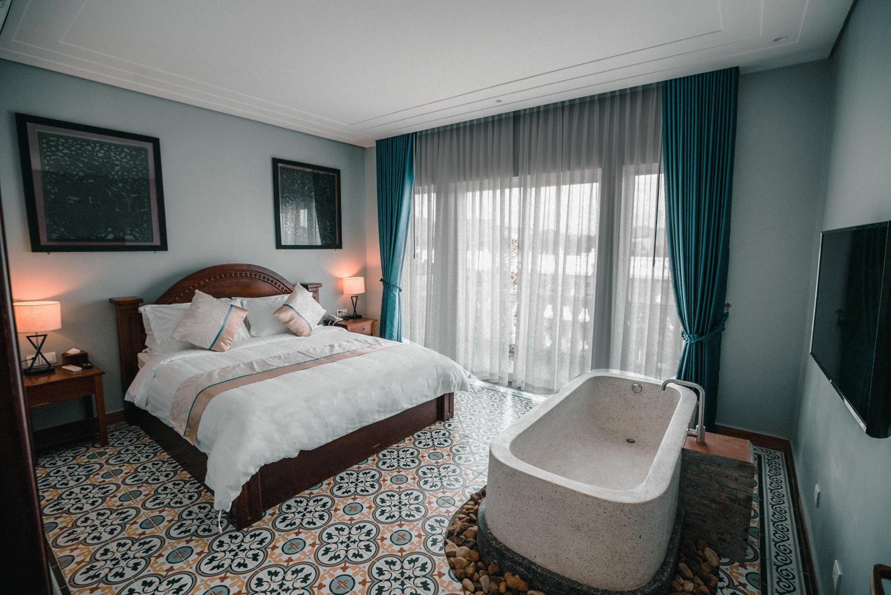 Deluxe Family Suite - Free One Way Shuttle Service  to Town photo 1