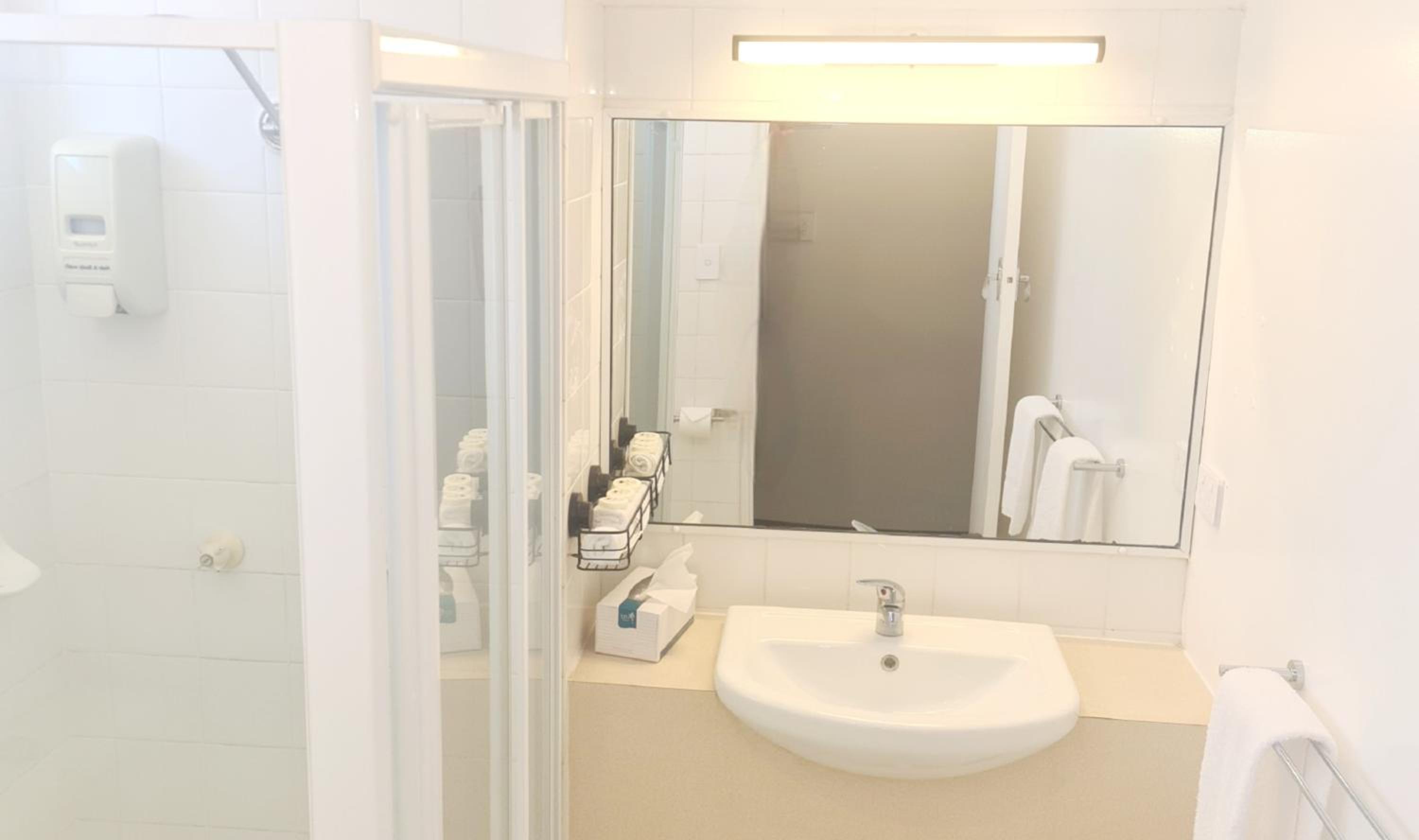 Deluxe Twin Room - Photo 12