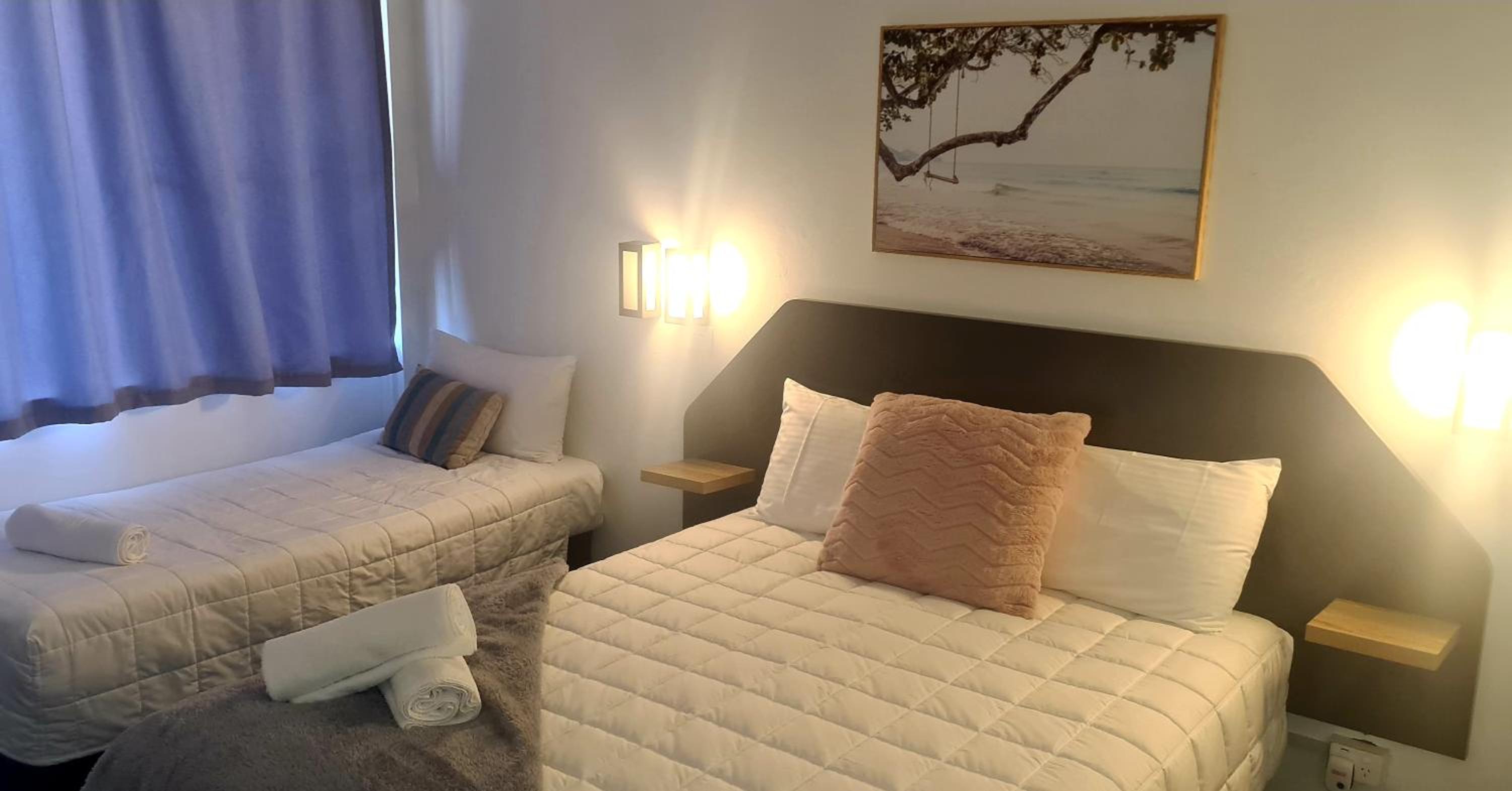 Twin Room with Balcony - Photo 12