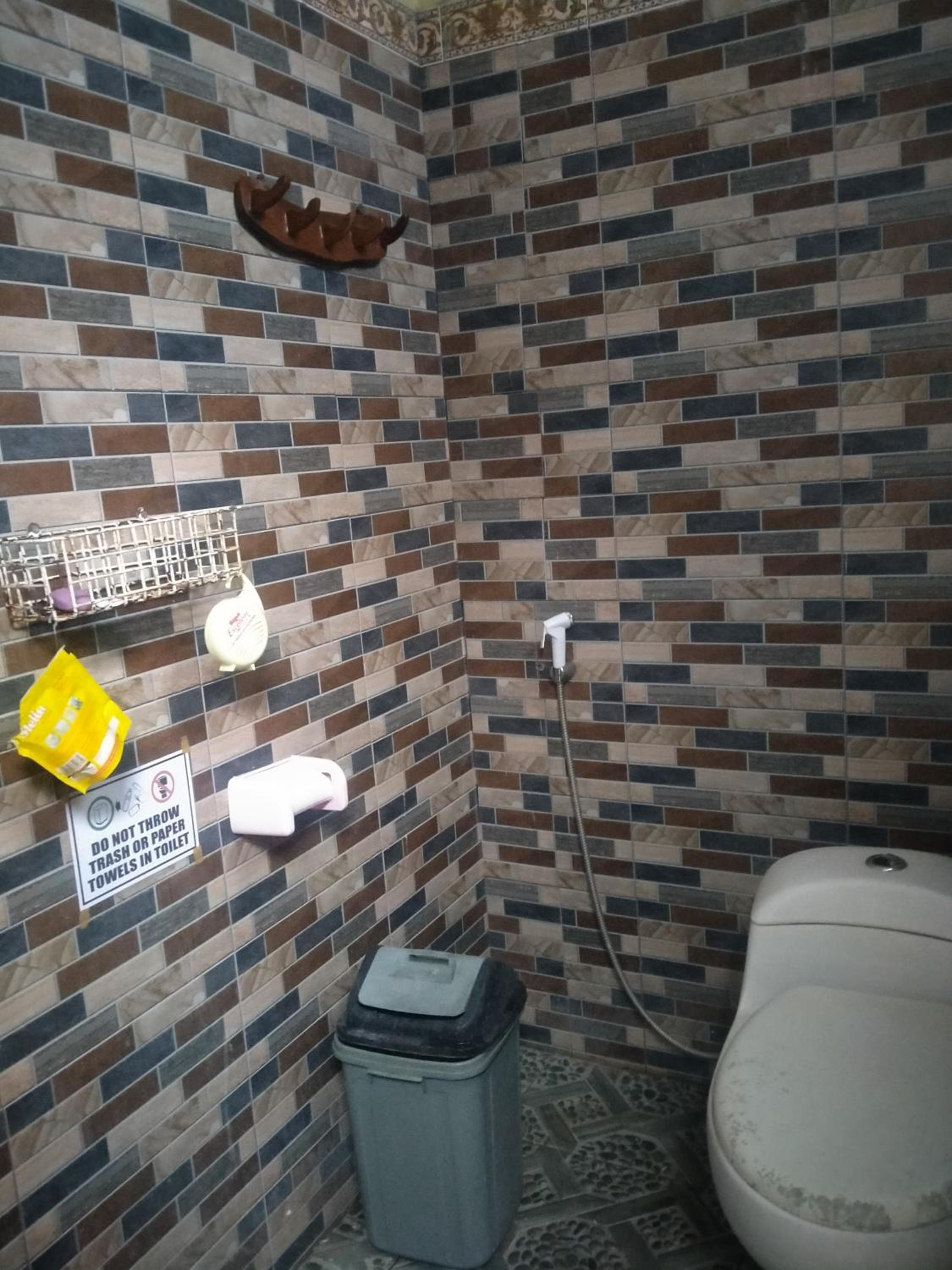 Double Room with Private Bathroom - Photo 2