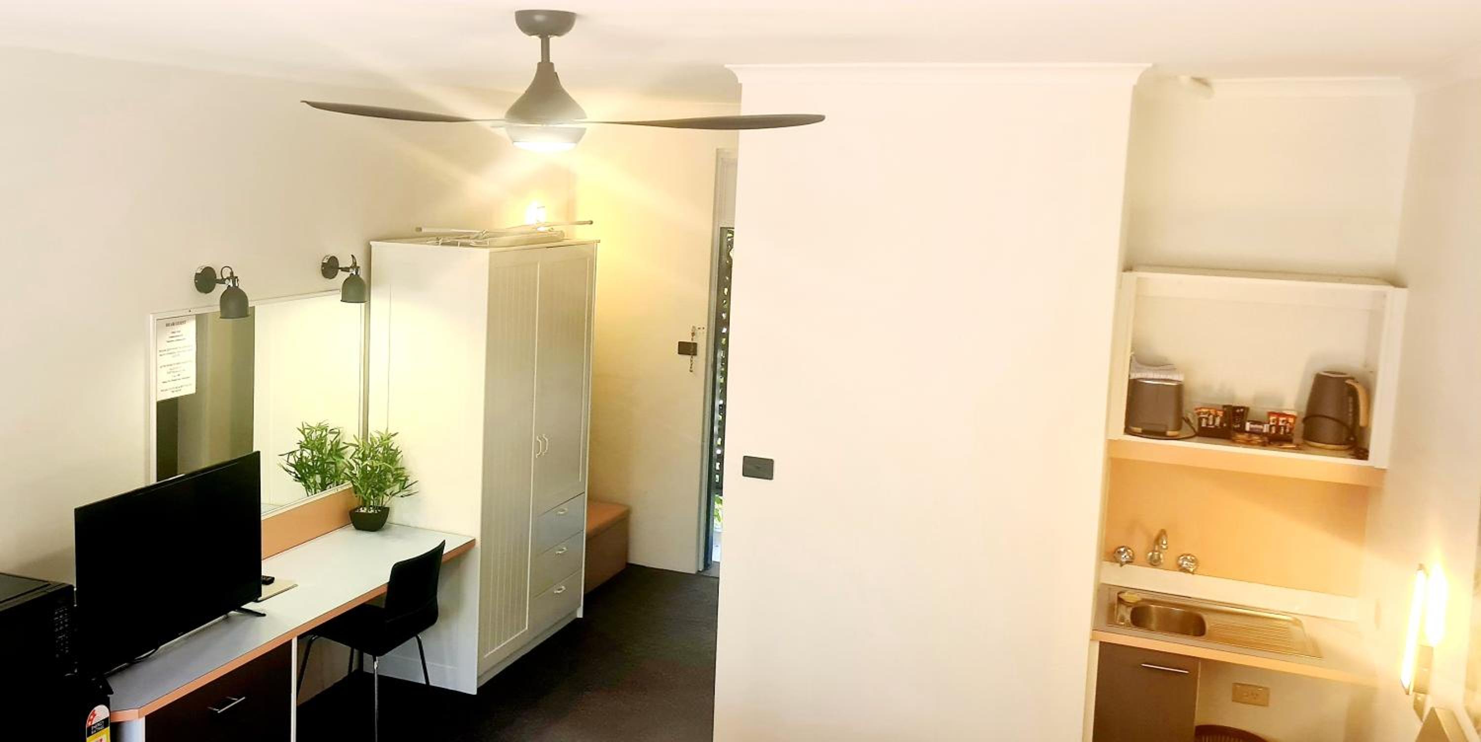 Deluxe Twin Room - Photo 13