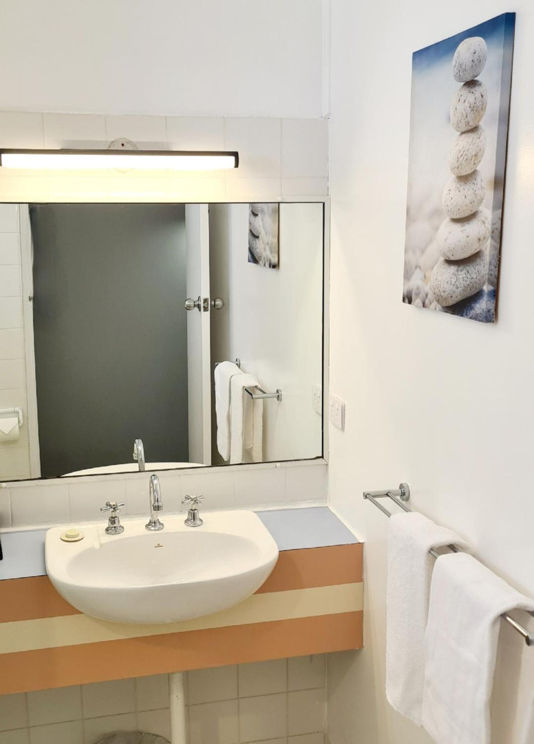Premium Double Room - Photo 8