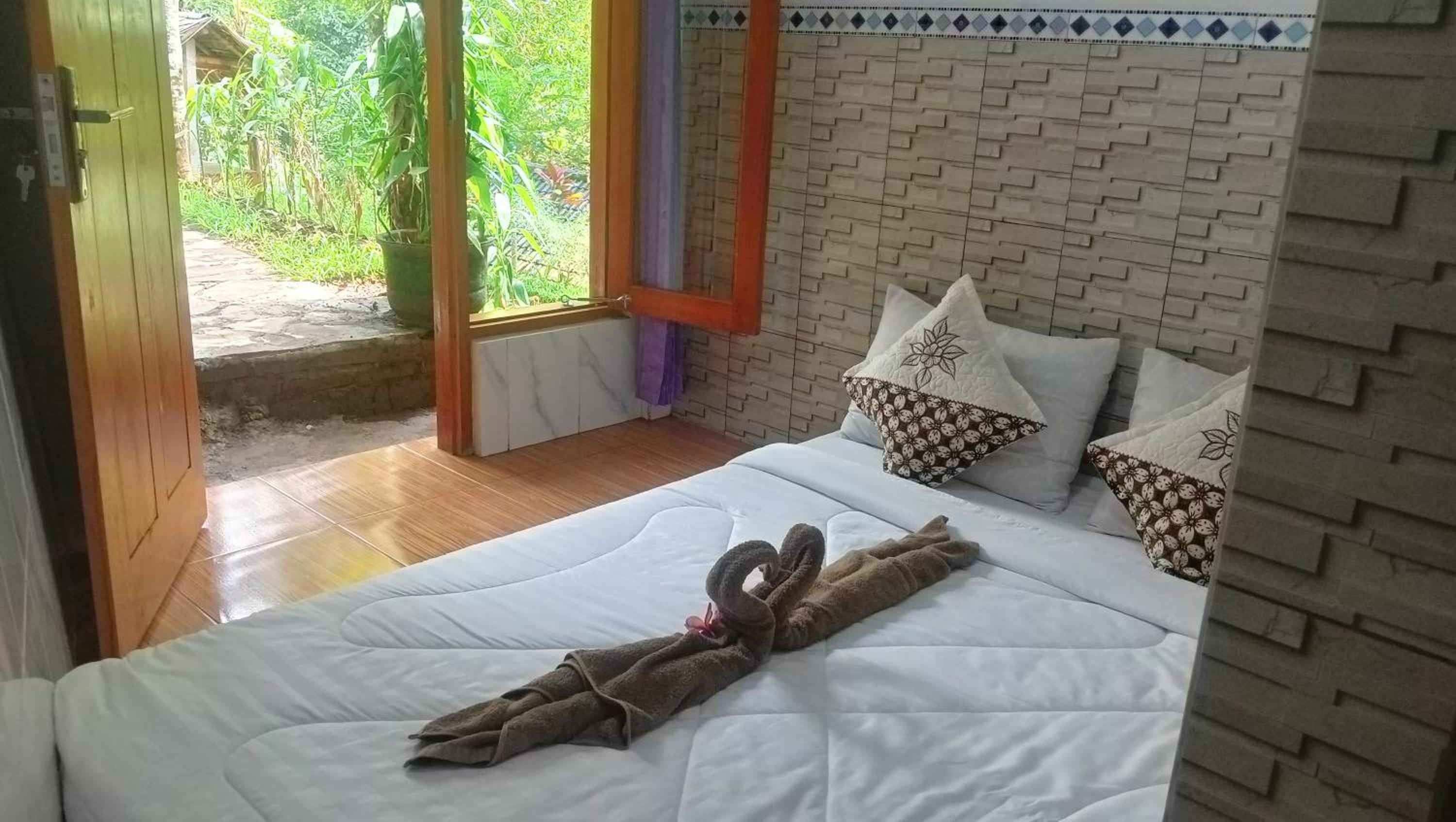 Family Room with Garden View - Photo 7