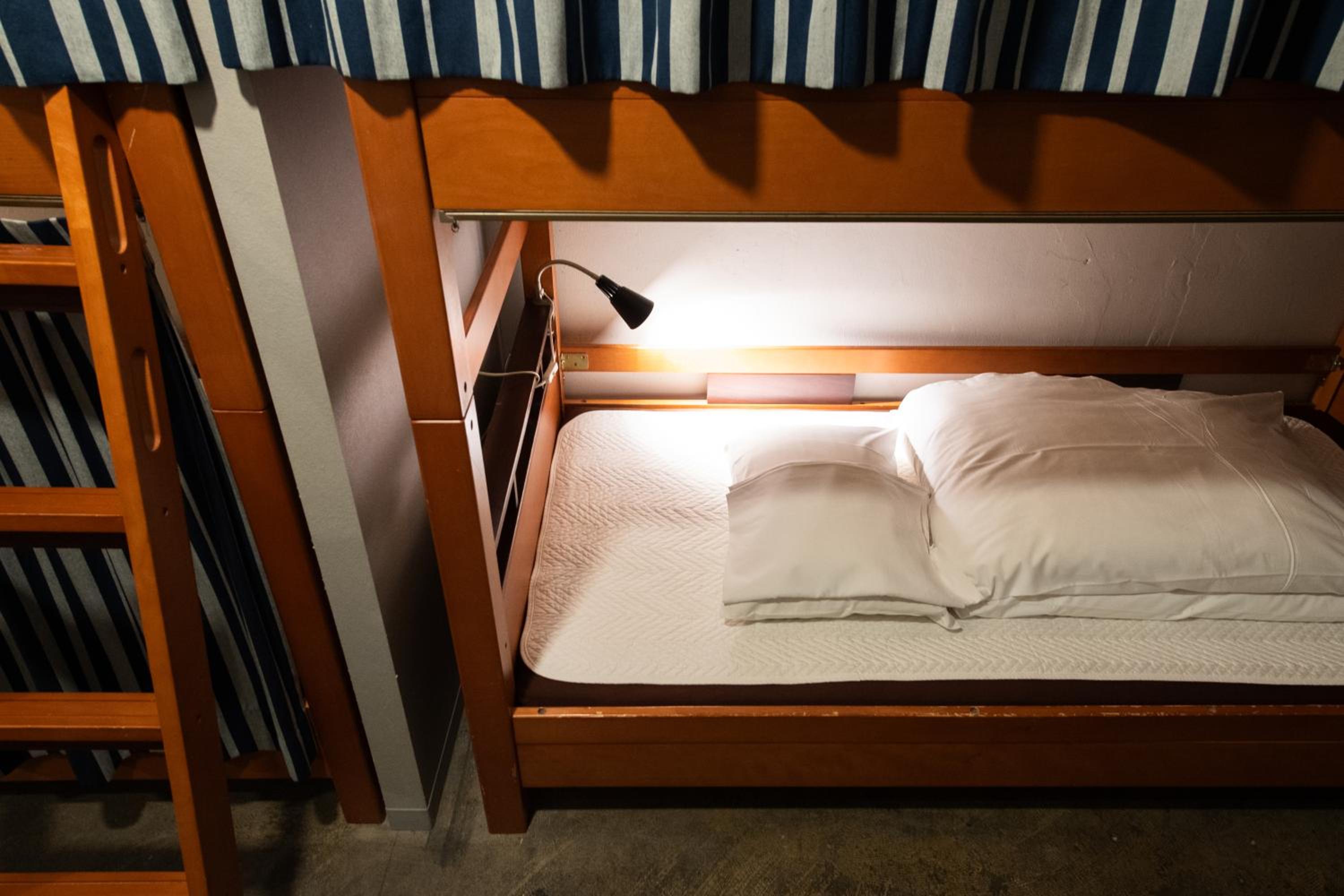 Bed in 6-Bed Male Dormitory Room photo 3