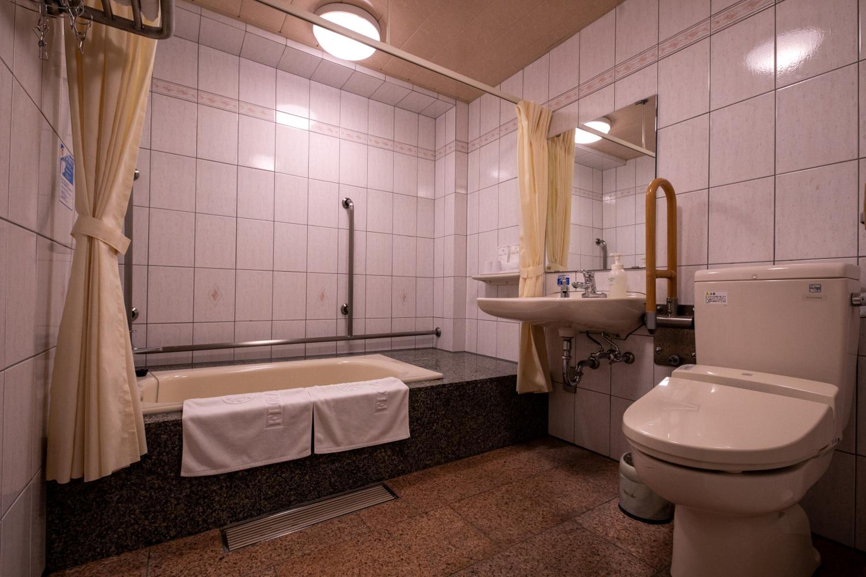 Twin Room - Non-Smoking - Photo 5