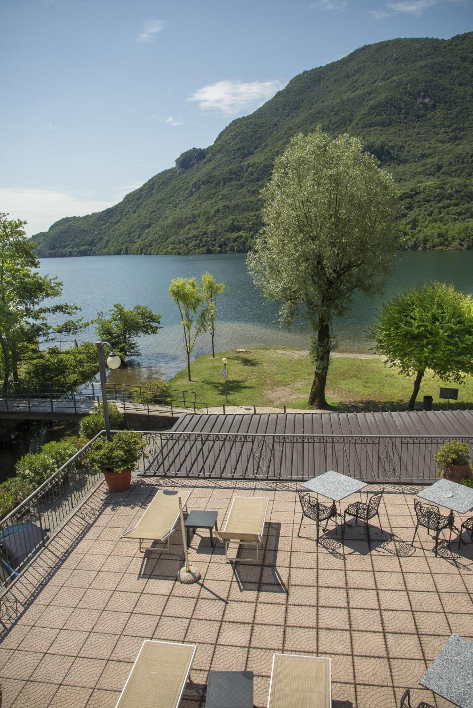 Double Room with Lake View - Photo 39