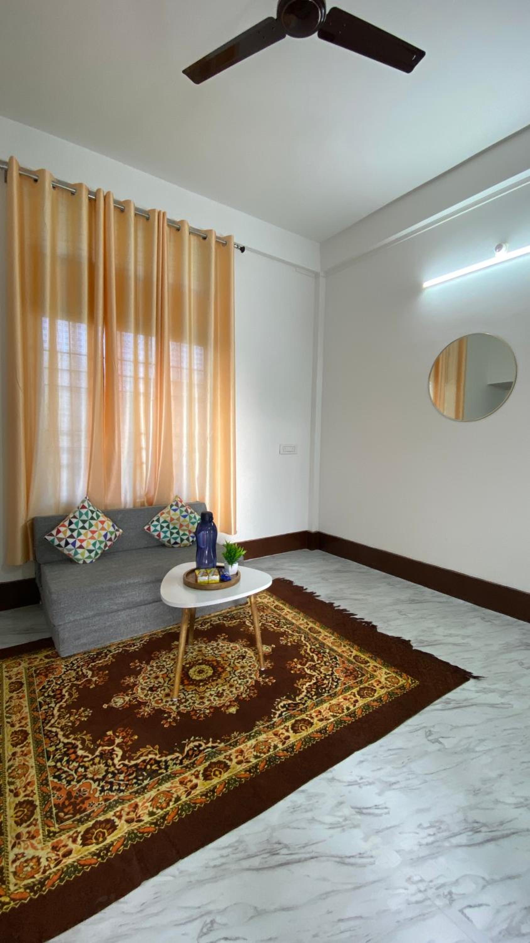 One-Bedroom Apartment photo 1