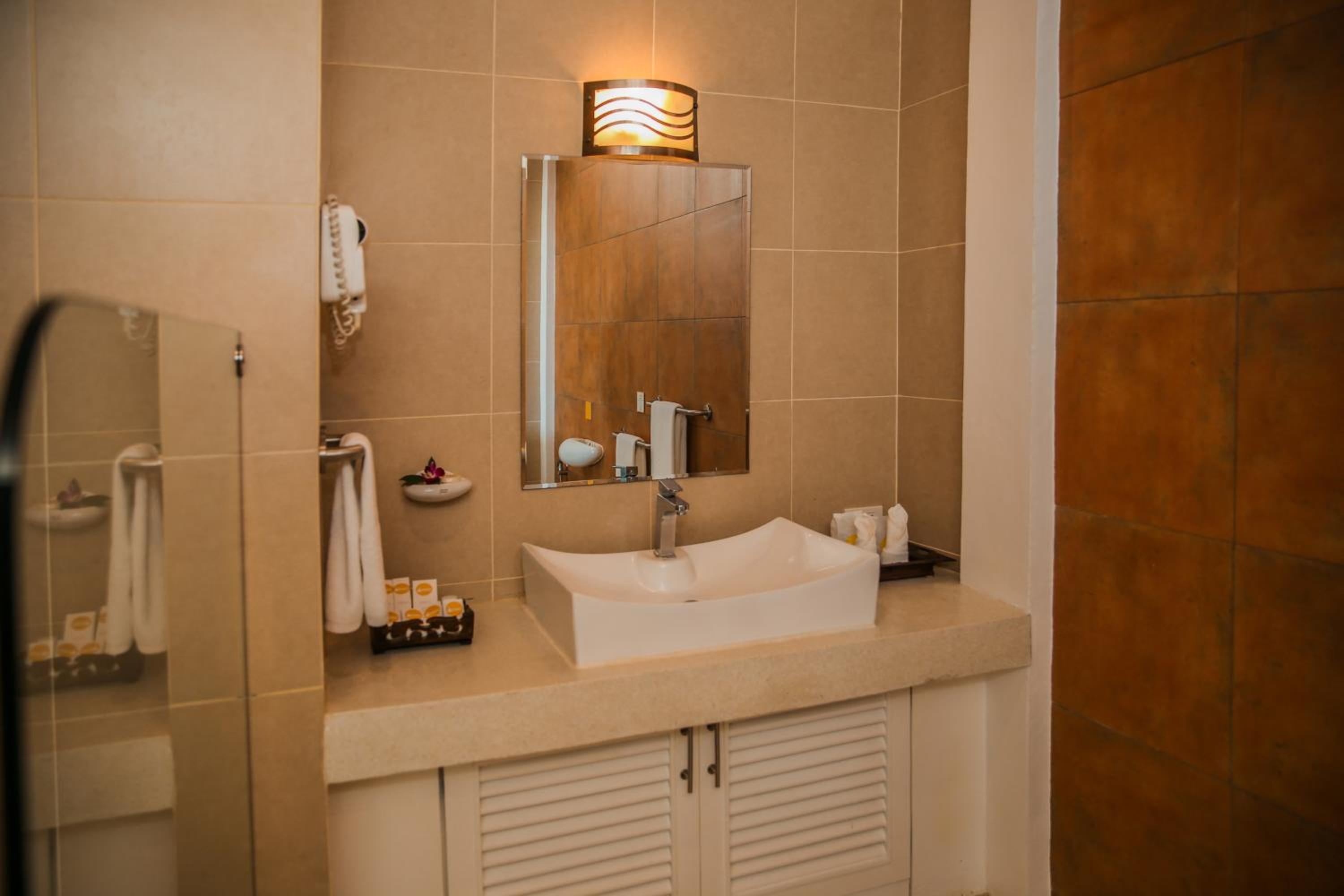 Luxury Beachfront Suite photo 3