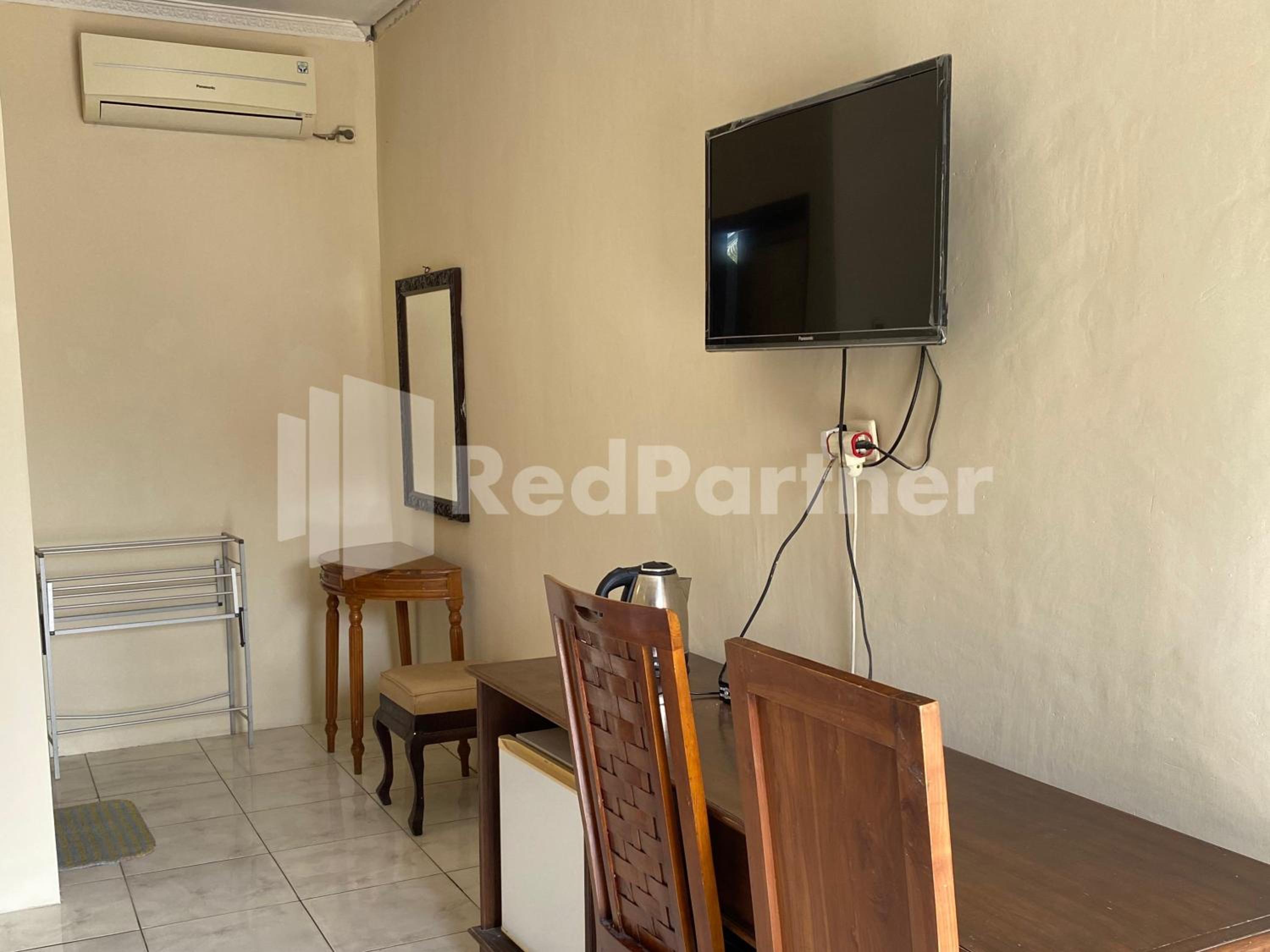 Family Room - Photo 2