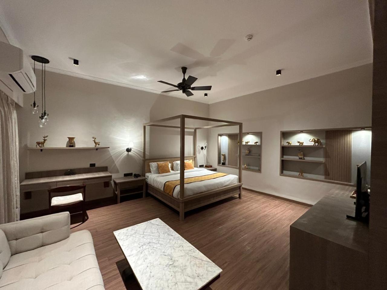 King Suite - Photo 18