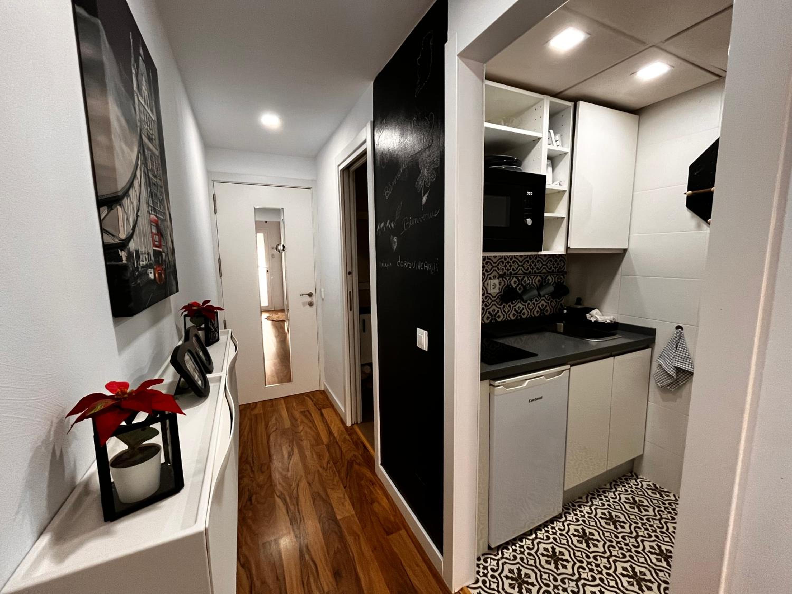 Studio Apartment - Photo 9