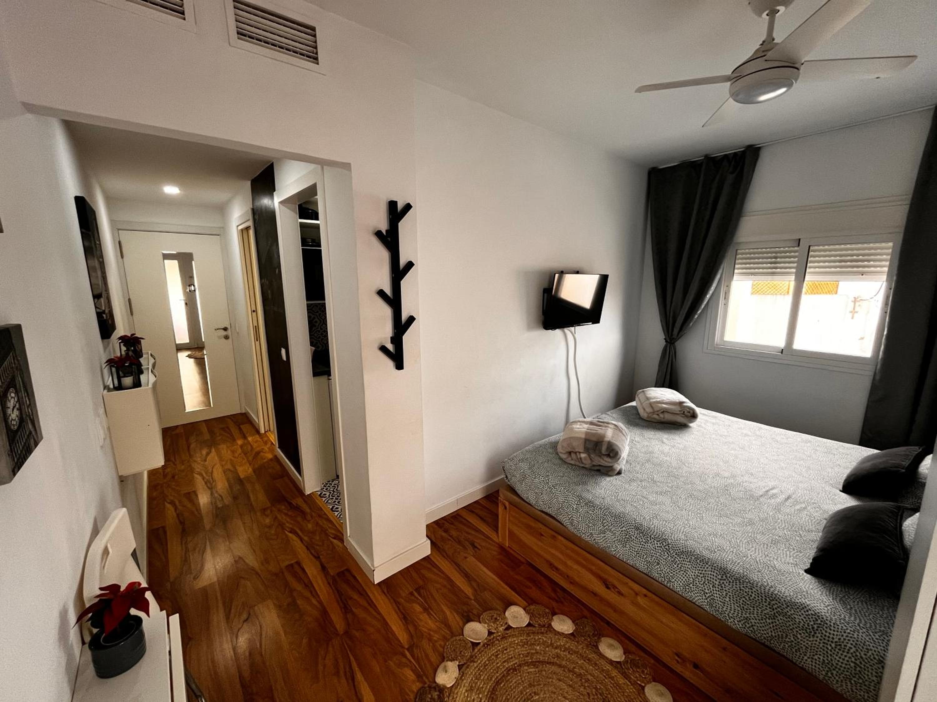Studio Apartment - Photo 8