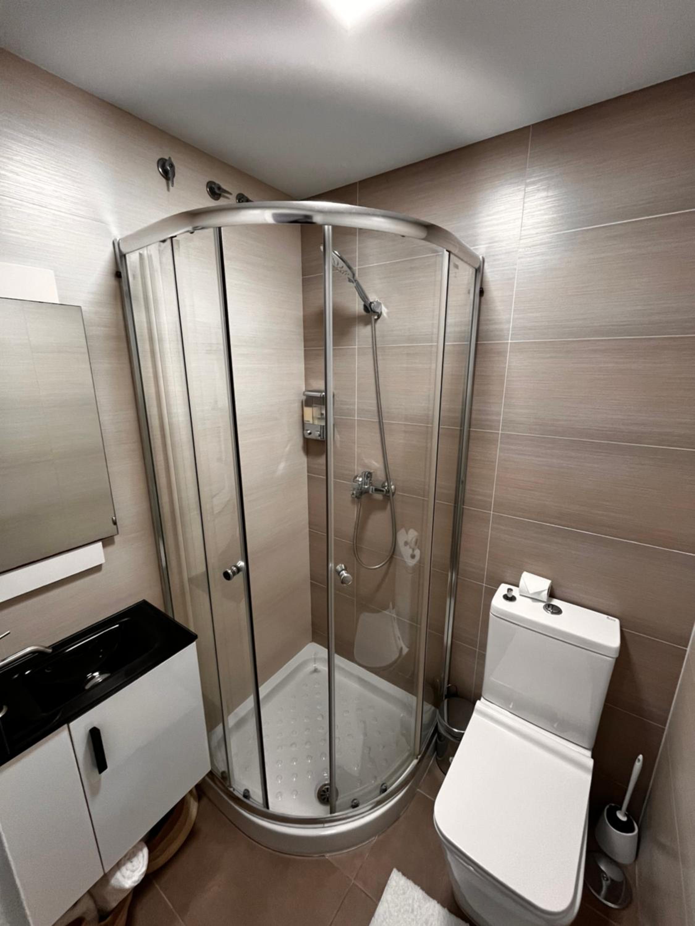 Studio Apartment - Photo 14