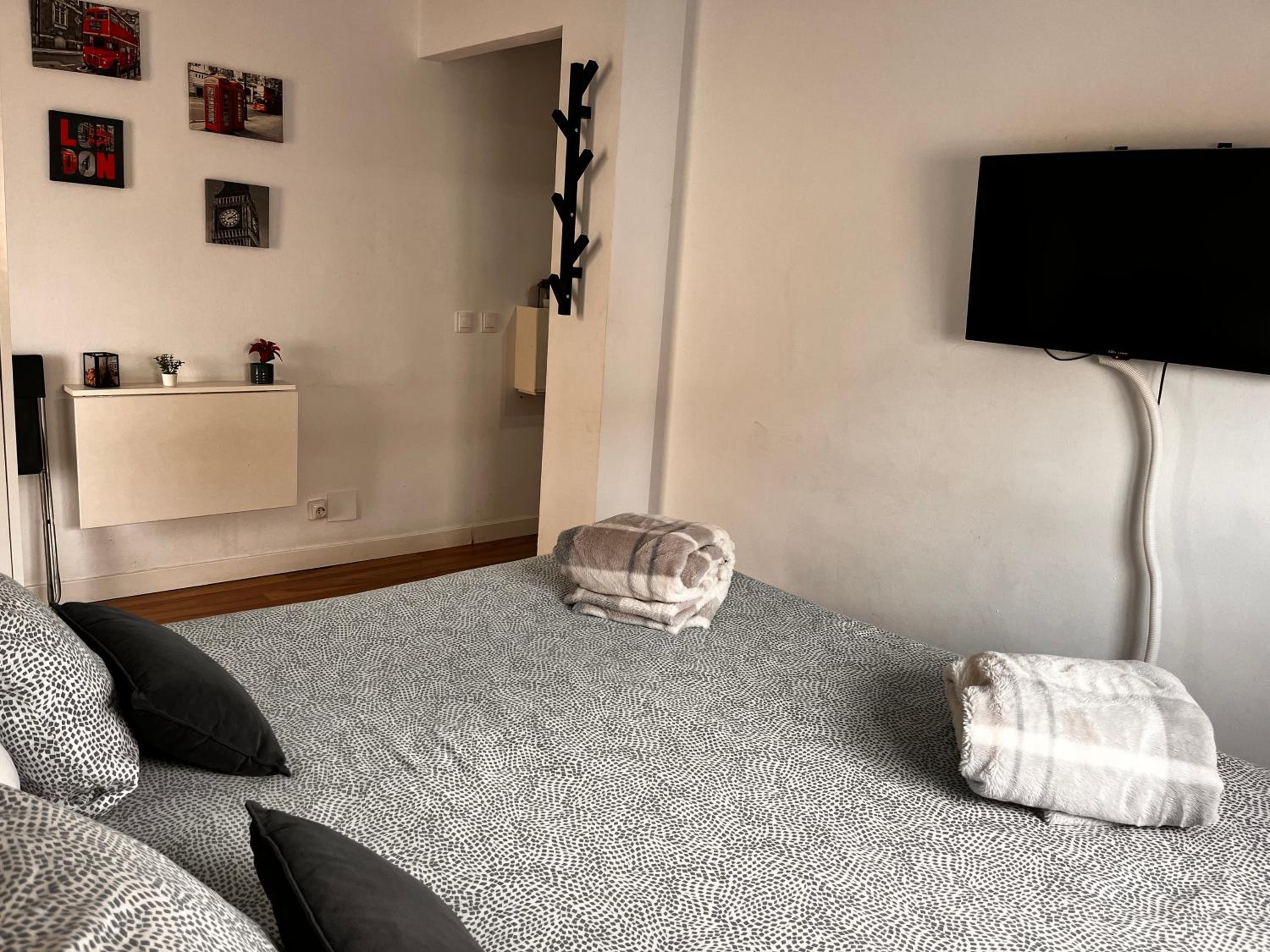 Studio Apartment - Photo 15