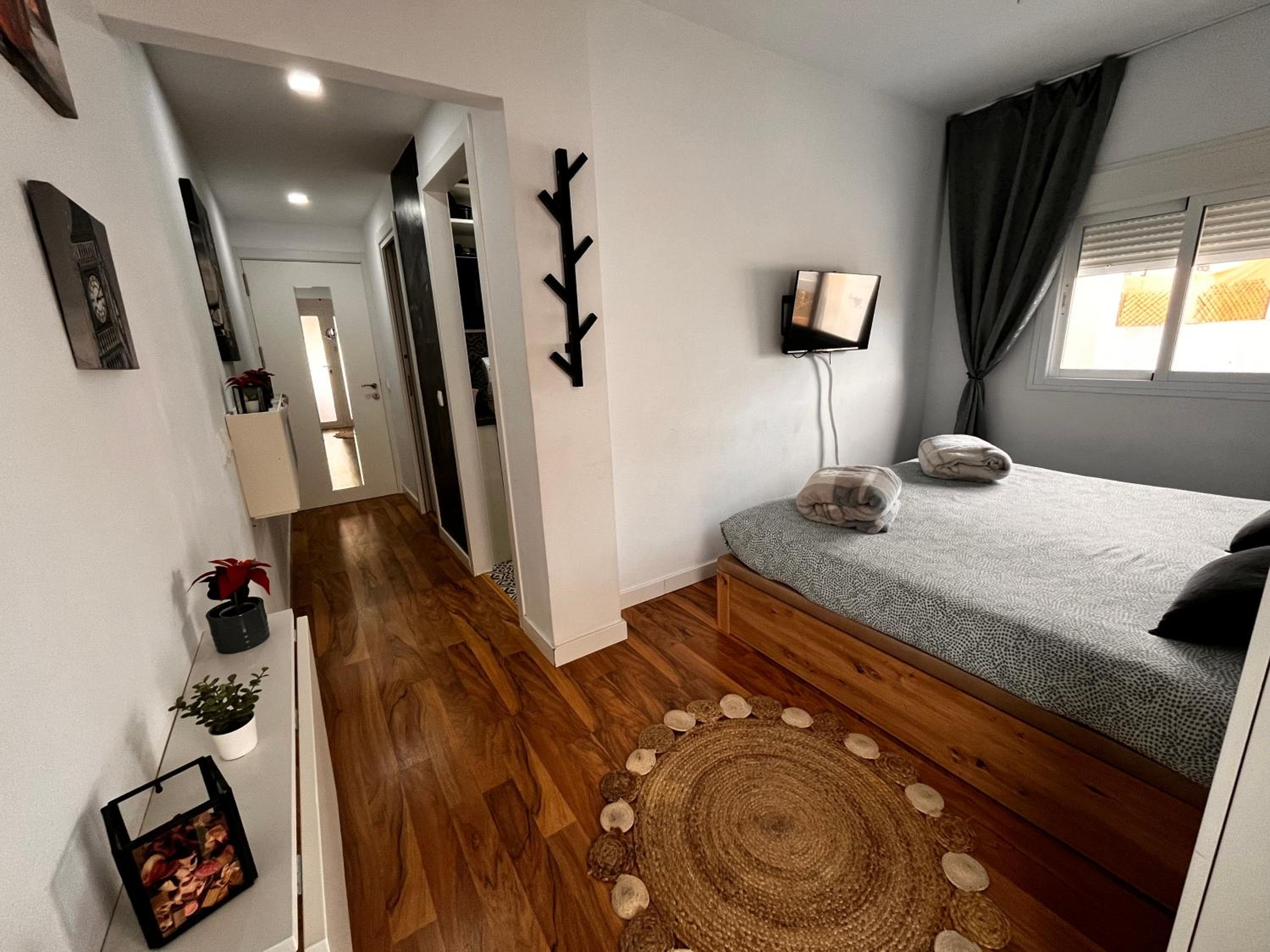 Studio Apartment - Photo 1