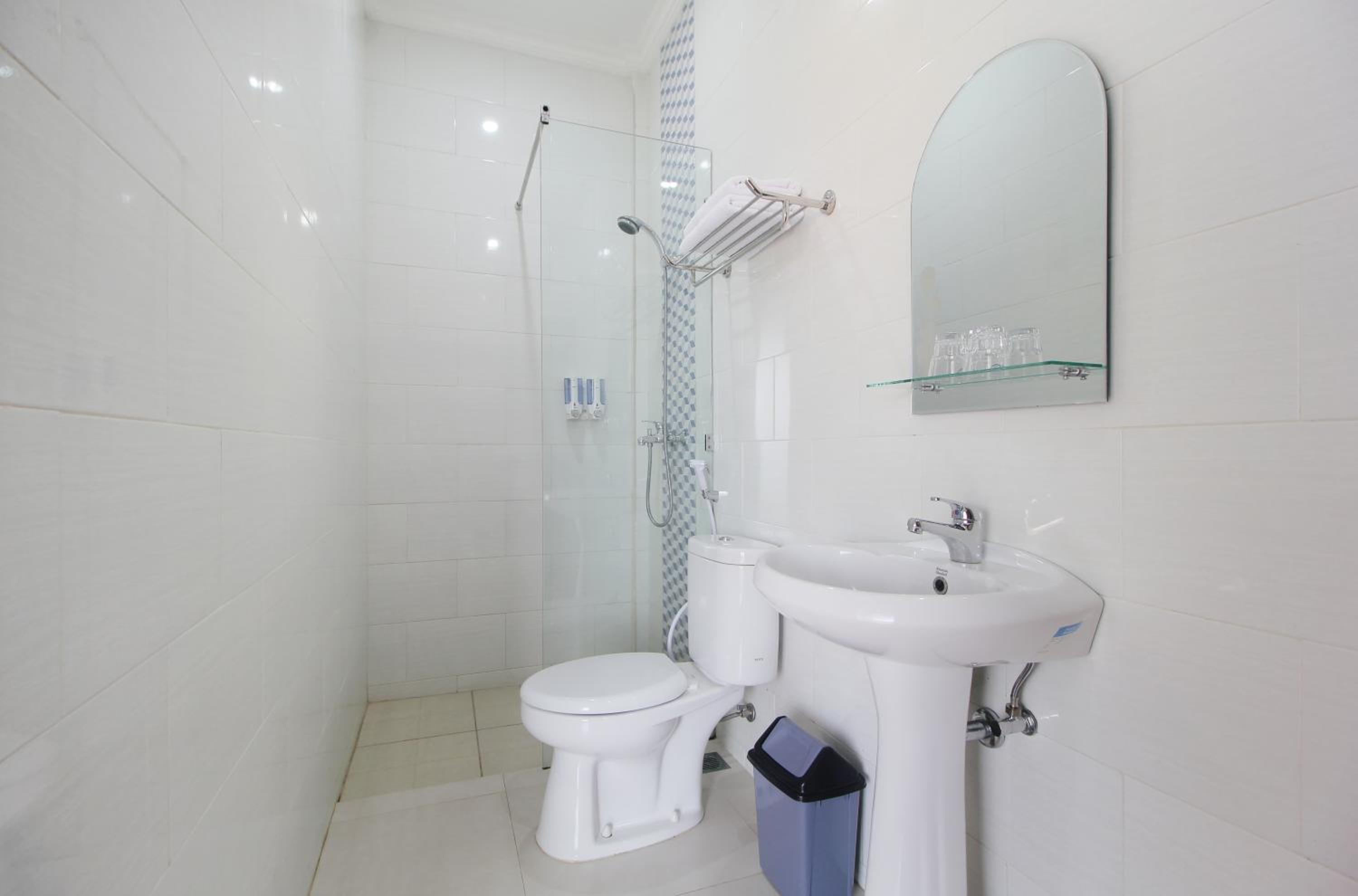 Standard Budget Double Room with Garden View - Photo 12