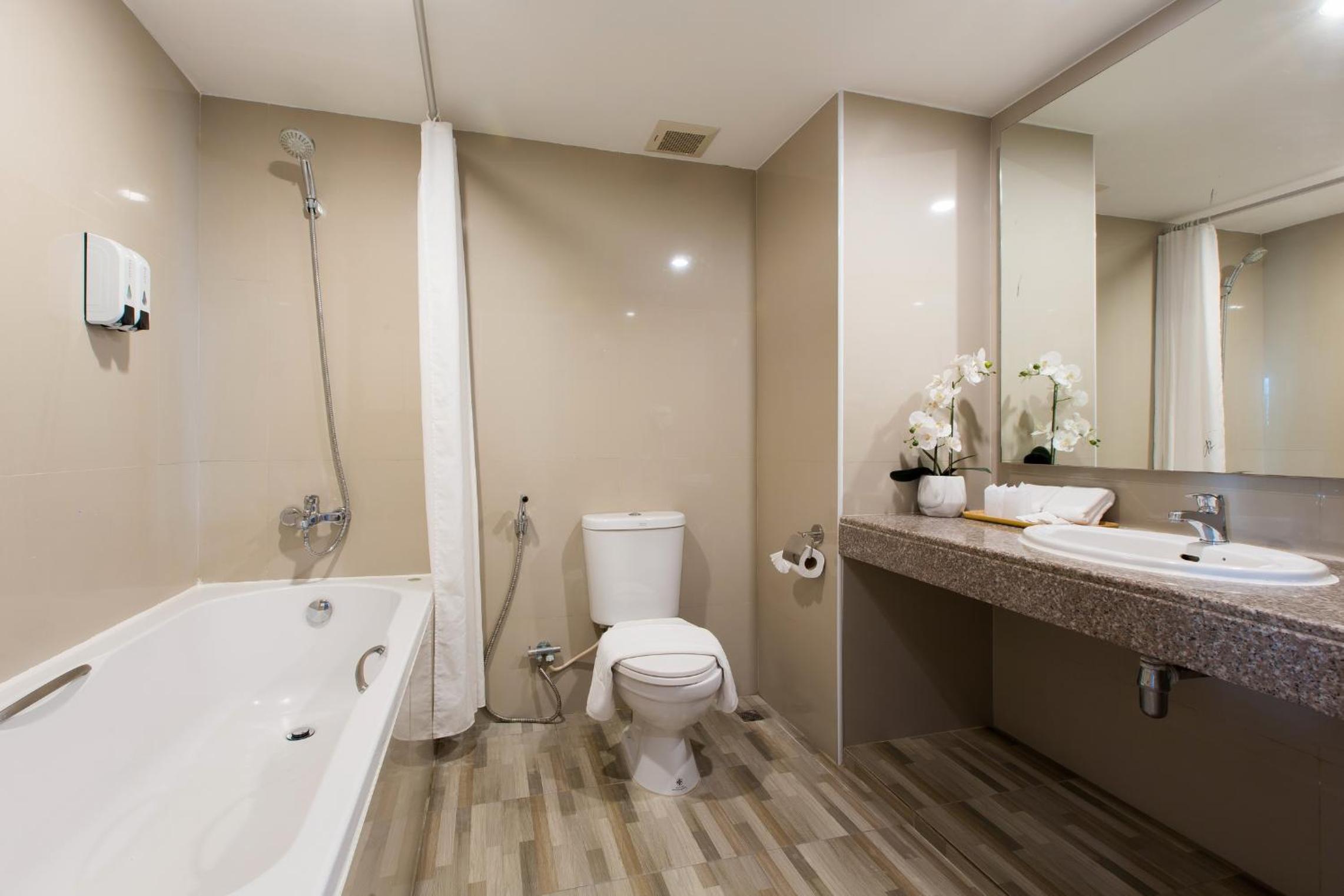 Standard Double or Twin Room City View  - Photo 6