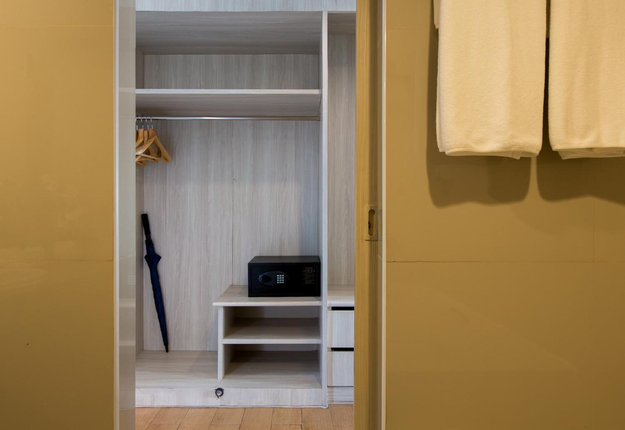 Standard Double or Twin Room City View  - Photo 9