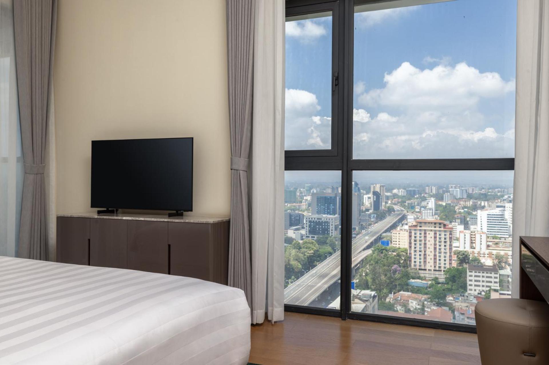 One Bedroom Suite King thumbnail 6