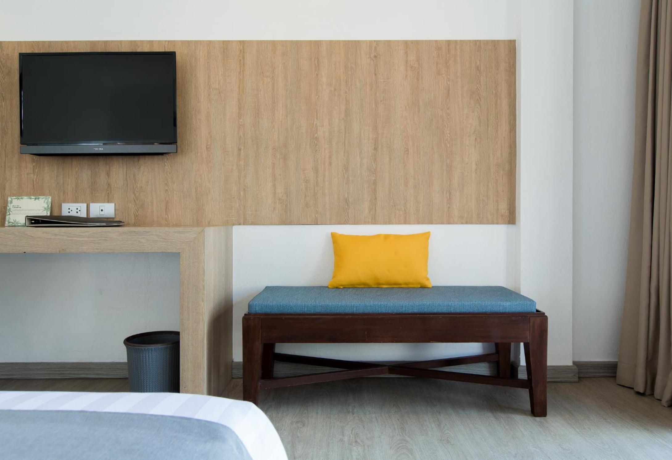 Superior Double Room Pool Wing - Photo 10