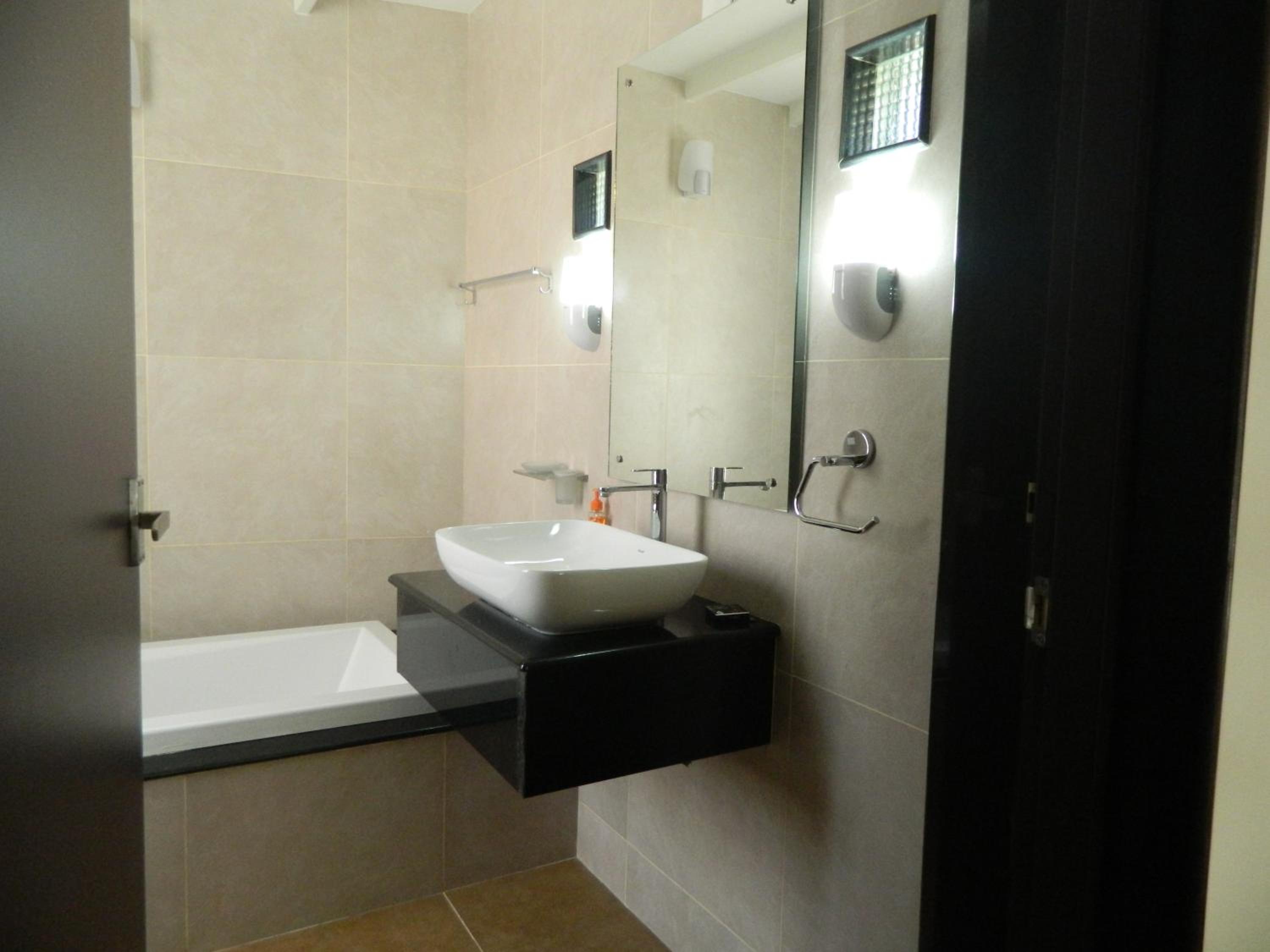 Deluxe Double Room with Bath photo 3
