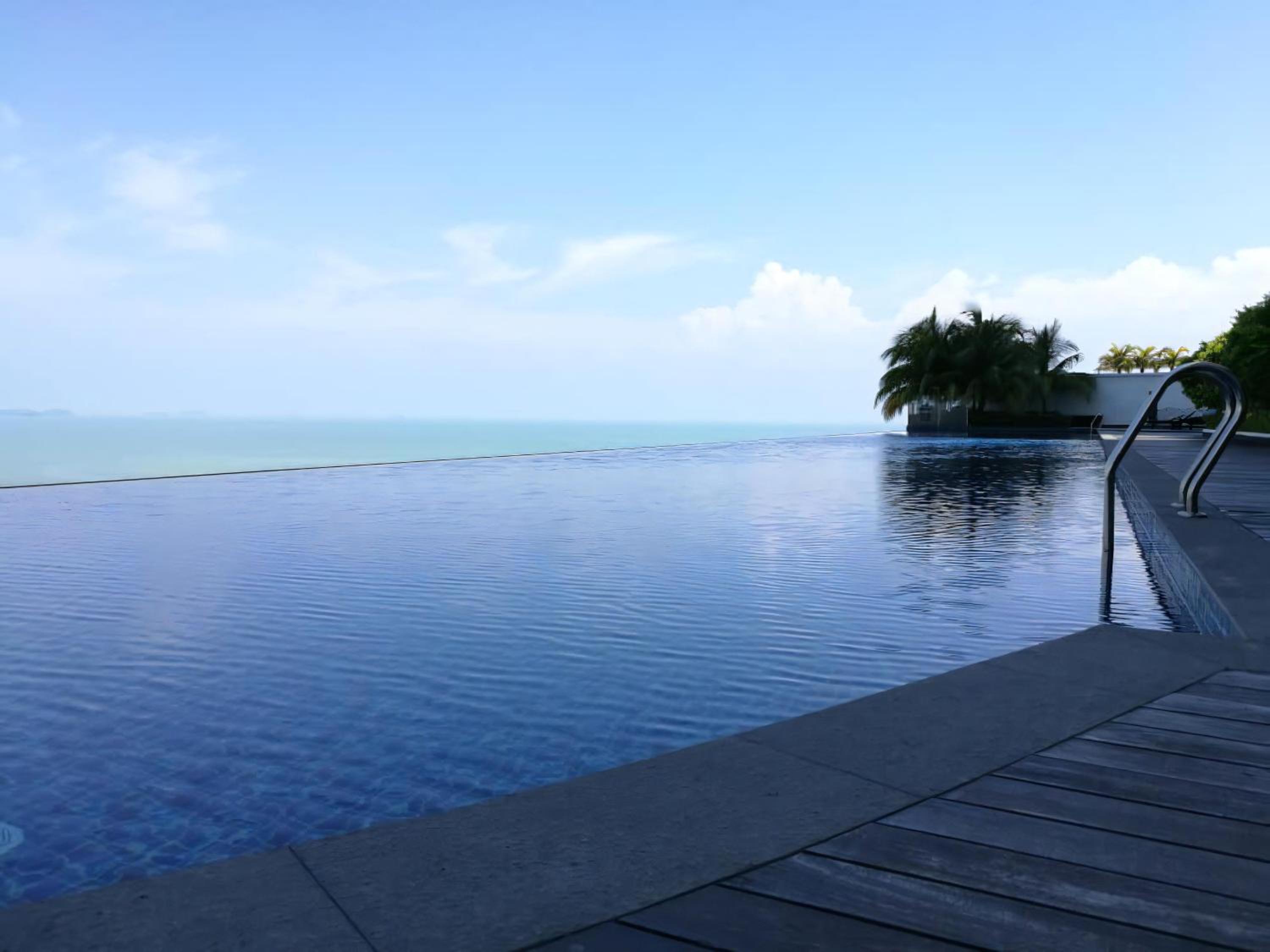 Luxury Family 2 Bedroom Suite (Private Bathtub and Sea View)