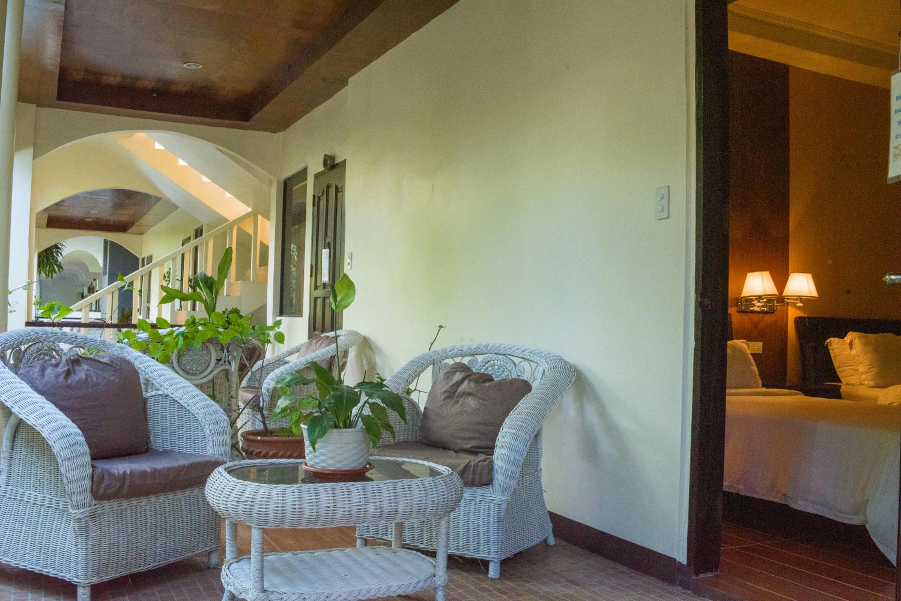 Deluxe Room - Photo 10