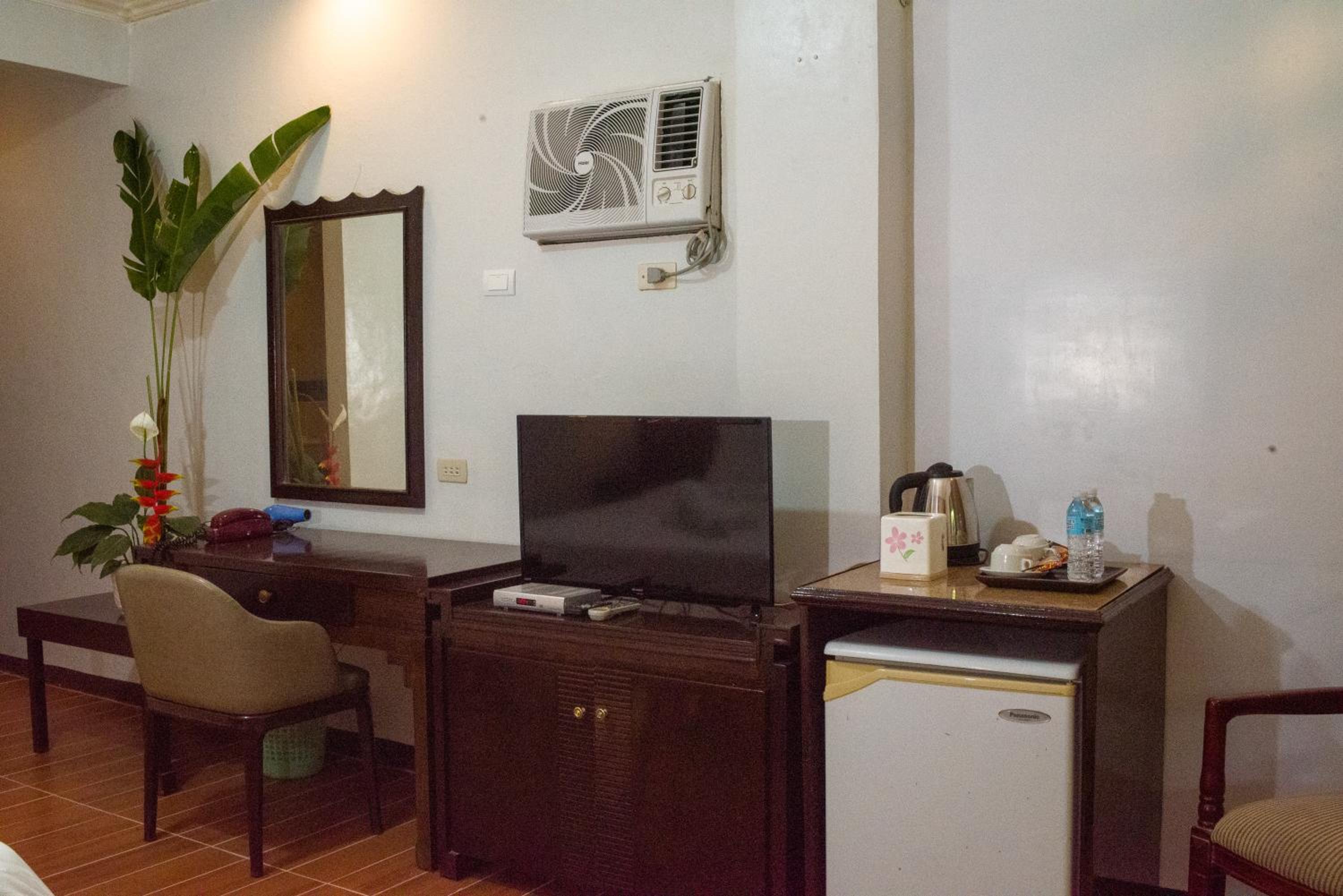 Deluxe Room - Photo 5