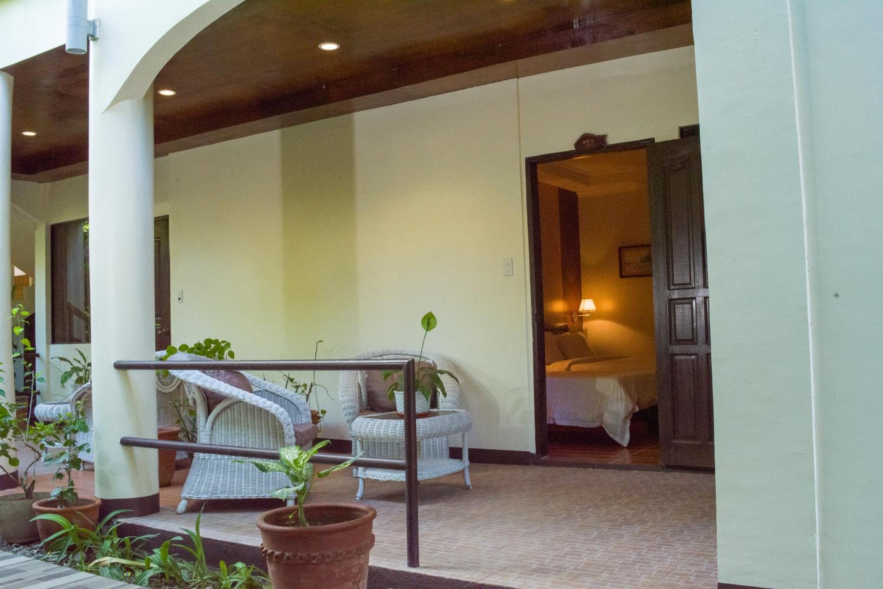 Deluxe Room - Photo 9