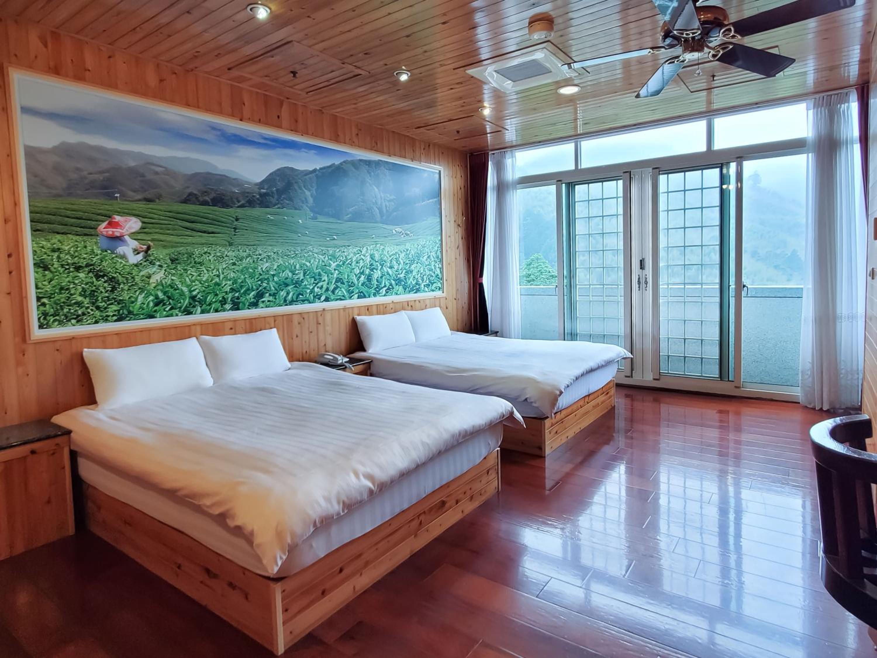 Quadruple Room with Mountain View photo 3