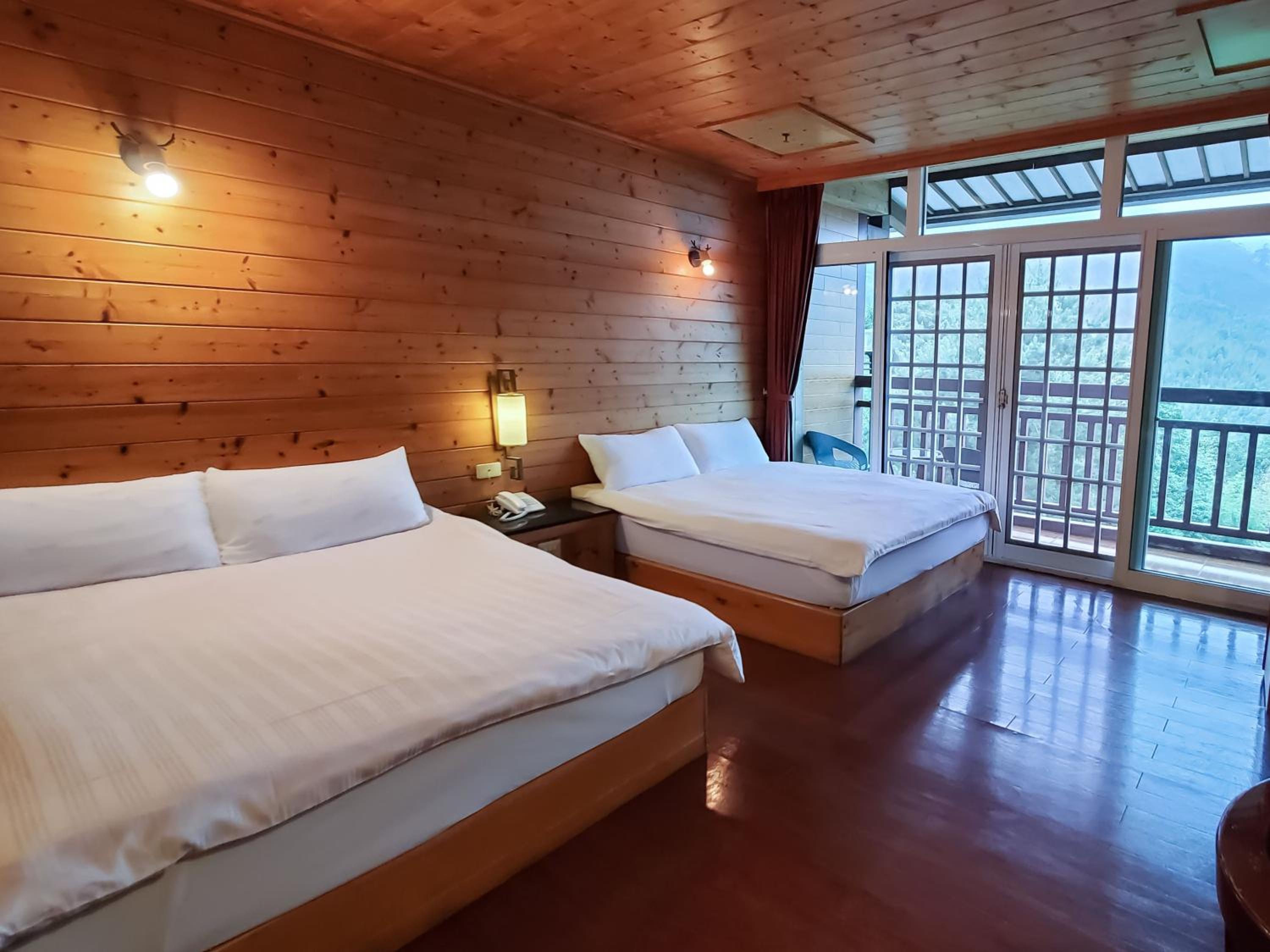Quadruple Room with Mountain View photo 2