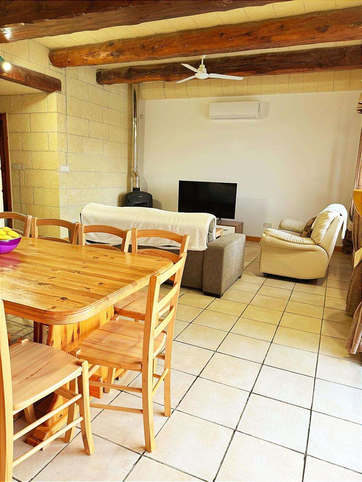 Four-Bedroom House photo 3