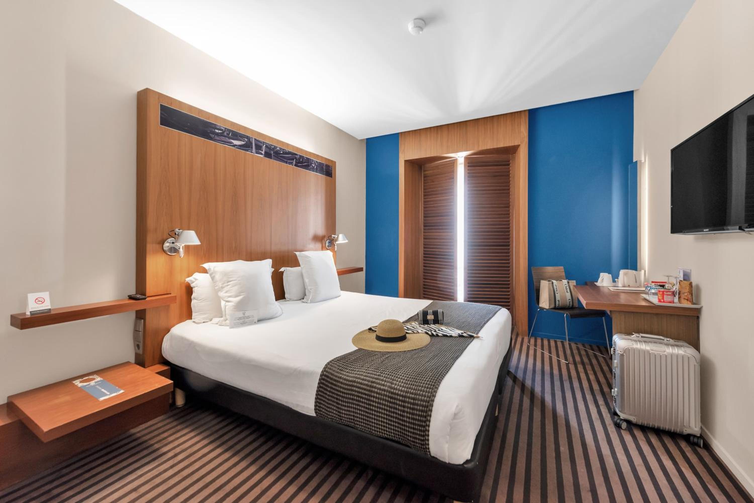 Superior Double or Twin Room with Beach Package - Photo 2