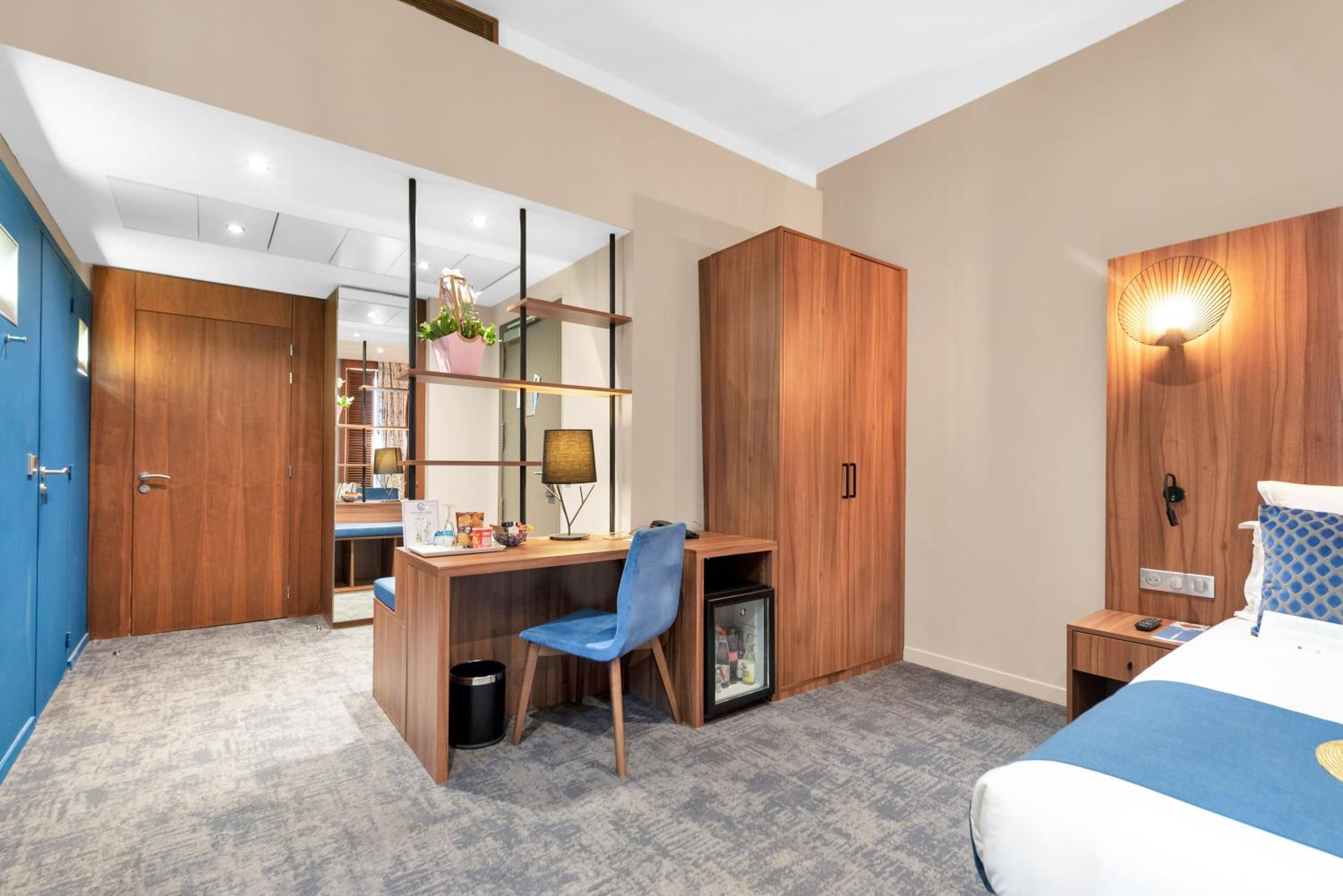Junior Suite with Terrace - Photo 9