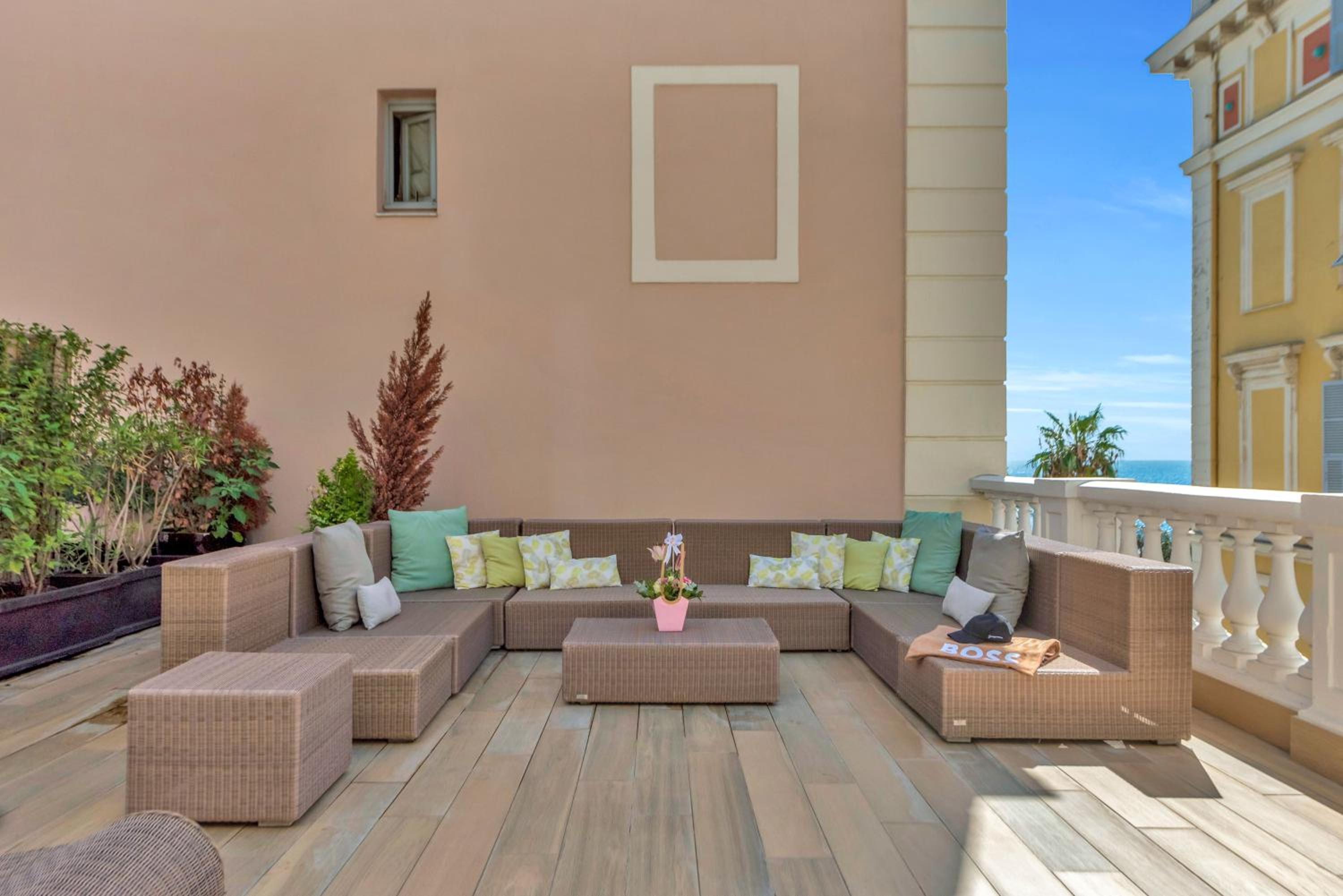 Junior Suite with Terrace - Photo 3