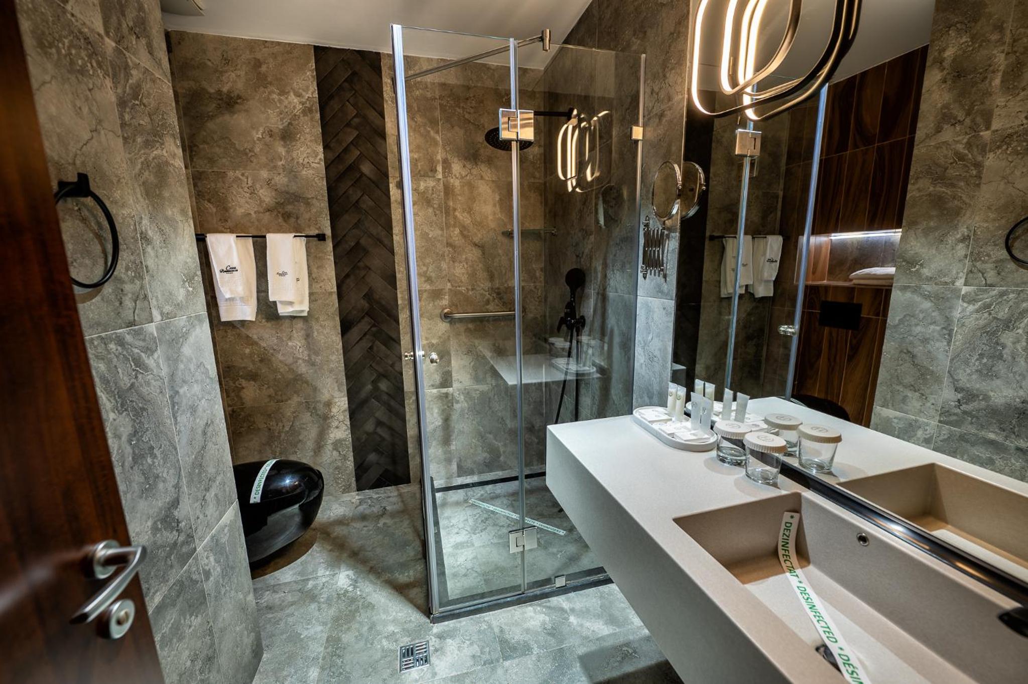 Deluxe Double or Twin Room photo 3