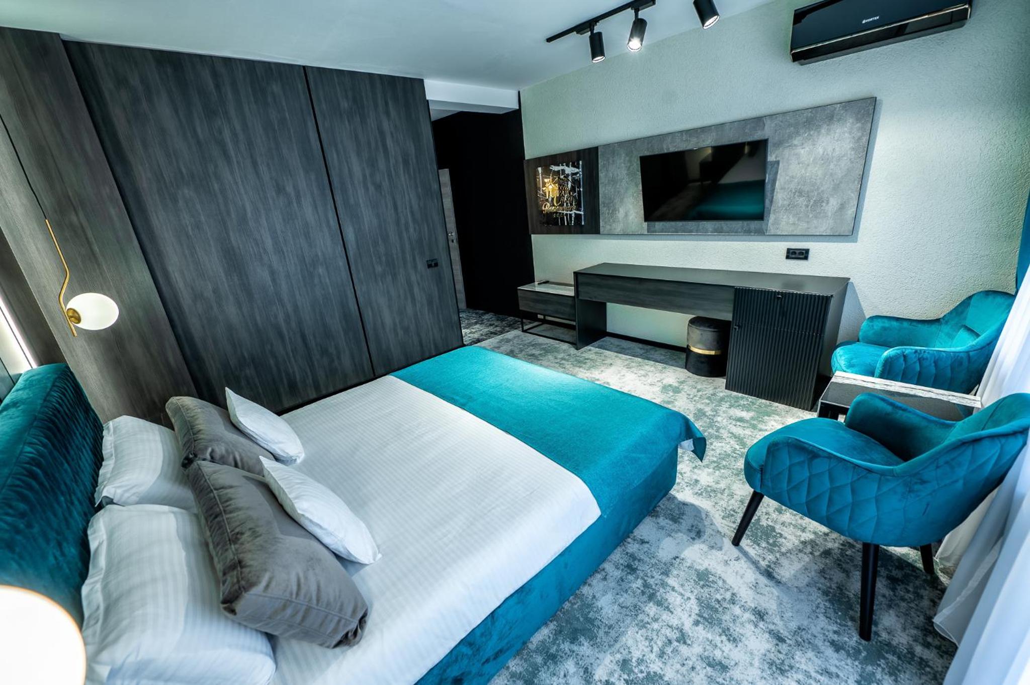 Deluxe Double or Twin Room with Pool View photo 1