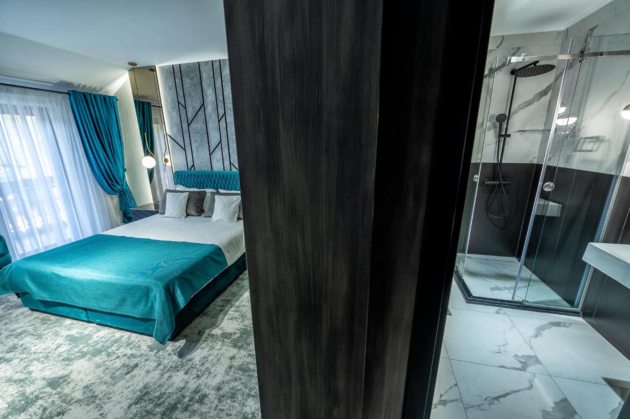 Deluxe Double or Twin Room with Pool View photo 3
