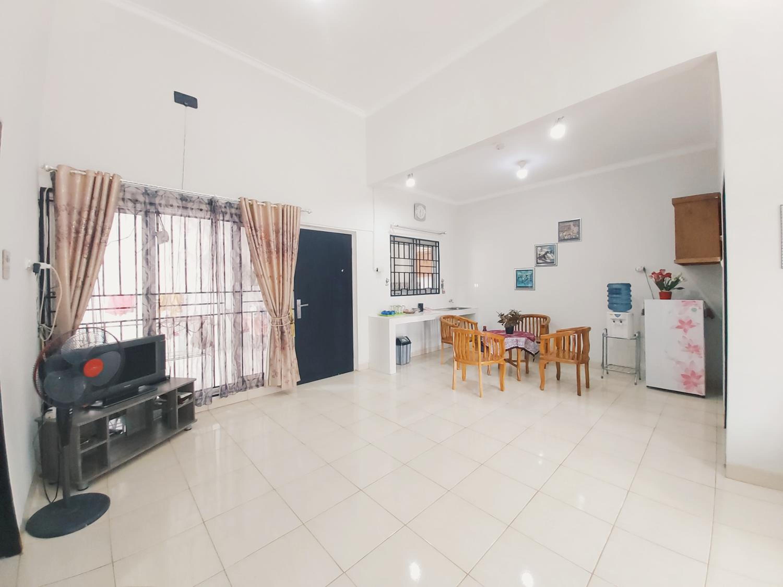 Three-Bedroom House - Photo 9