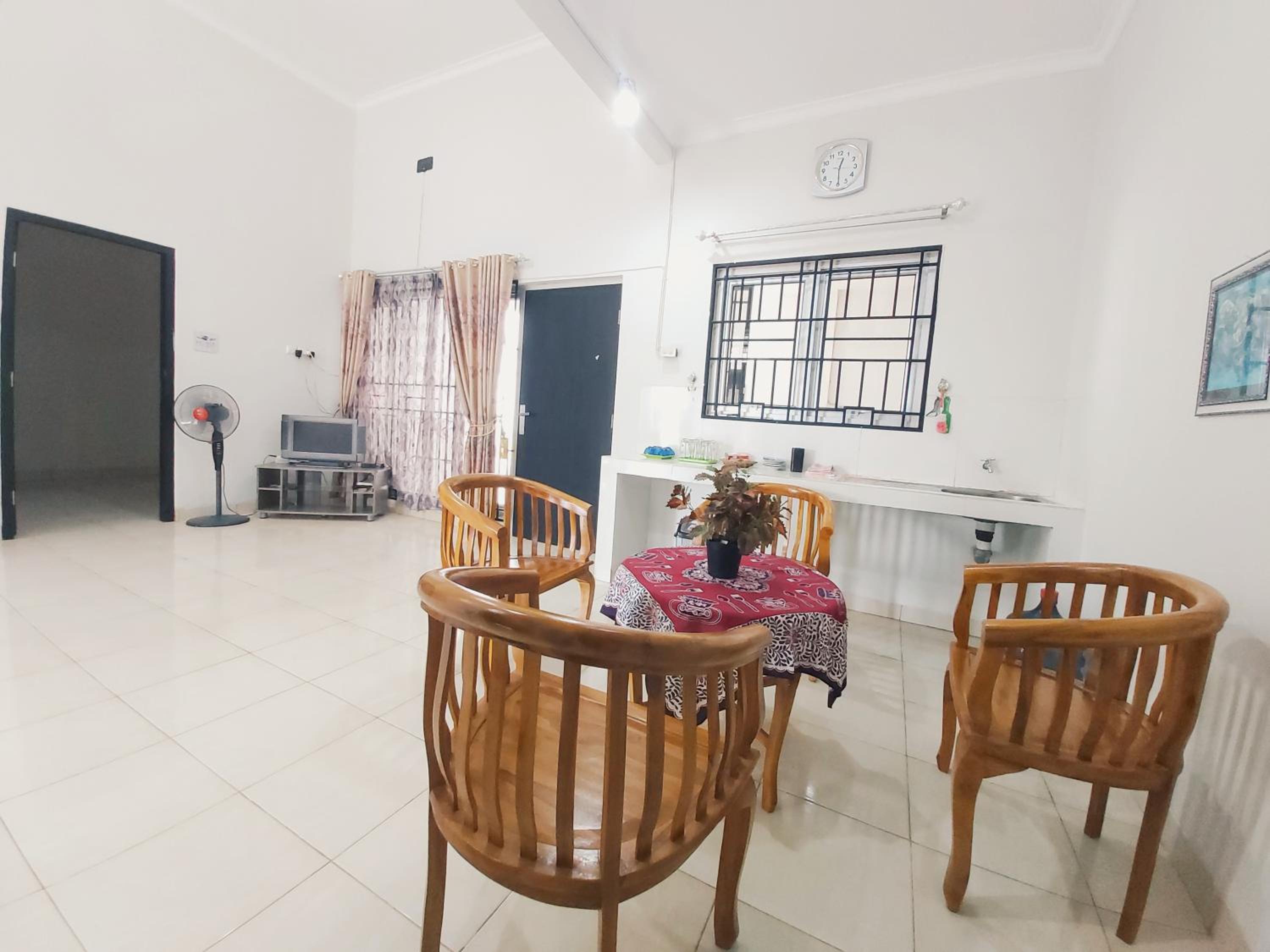 Three-Bedroom House - Photo 5