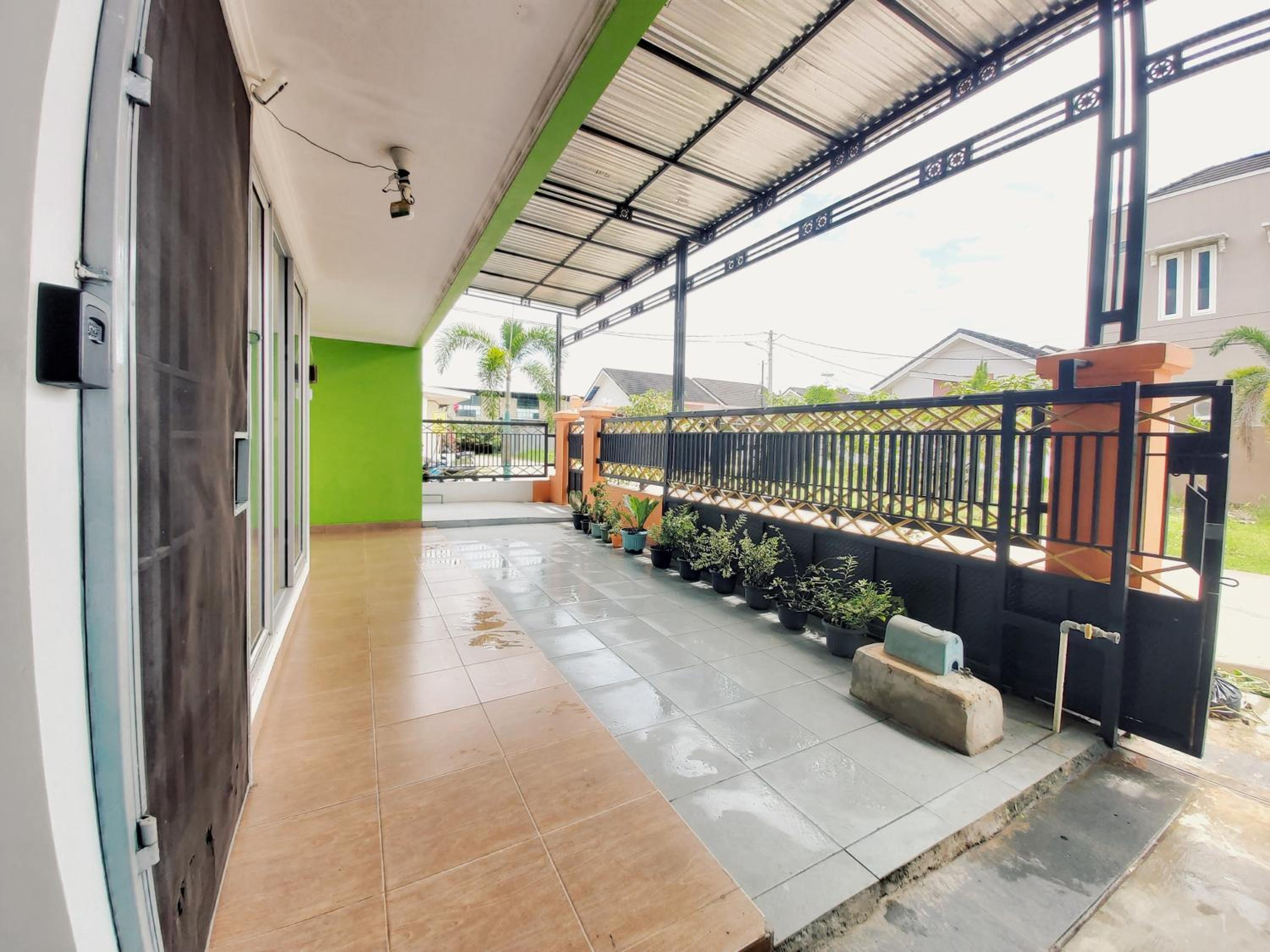 Three-Bedroom House - Photo 4