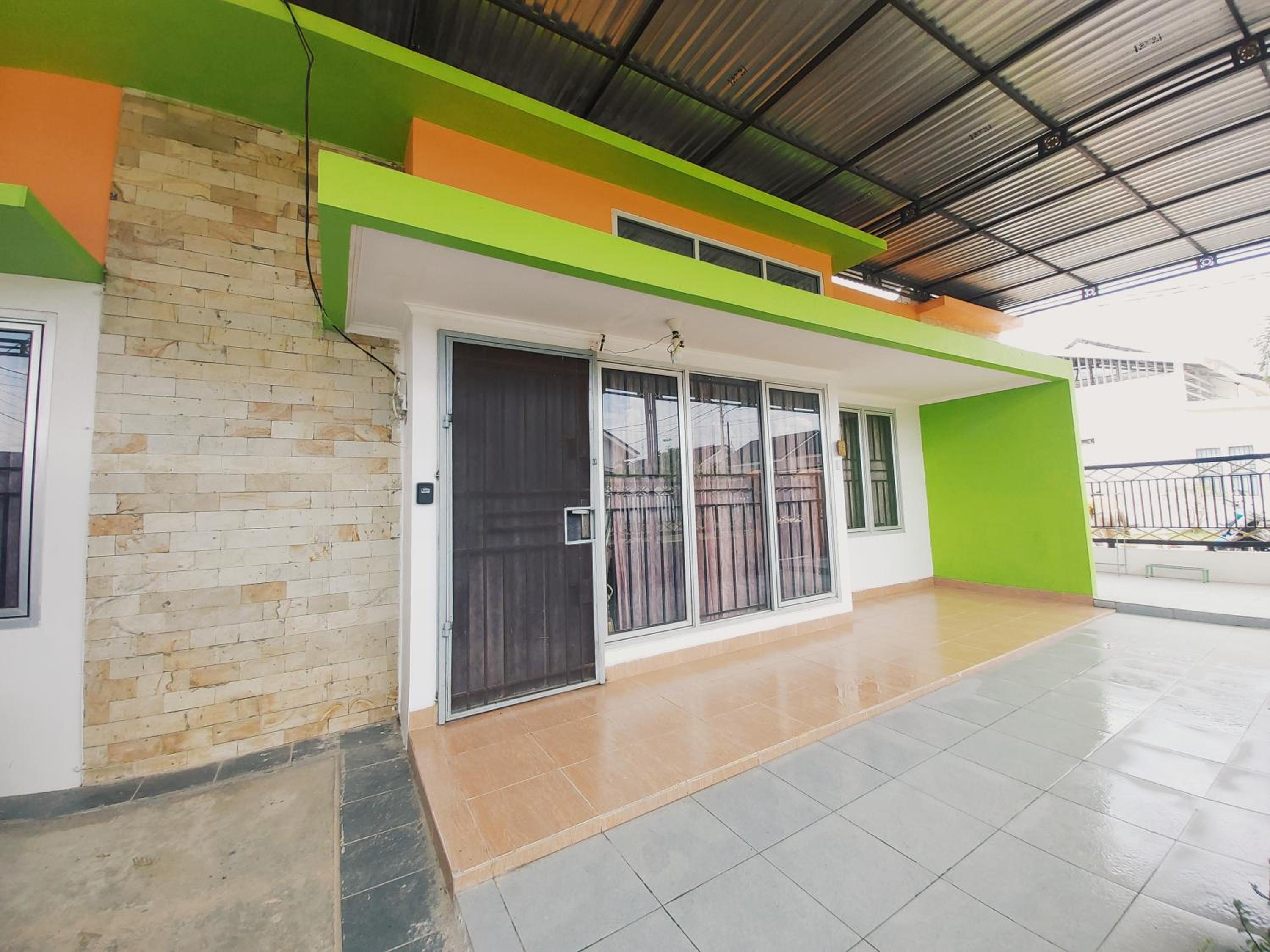 Three-Bedroom House - Photo 3
